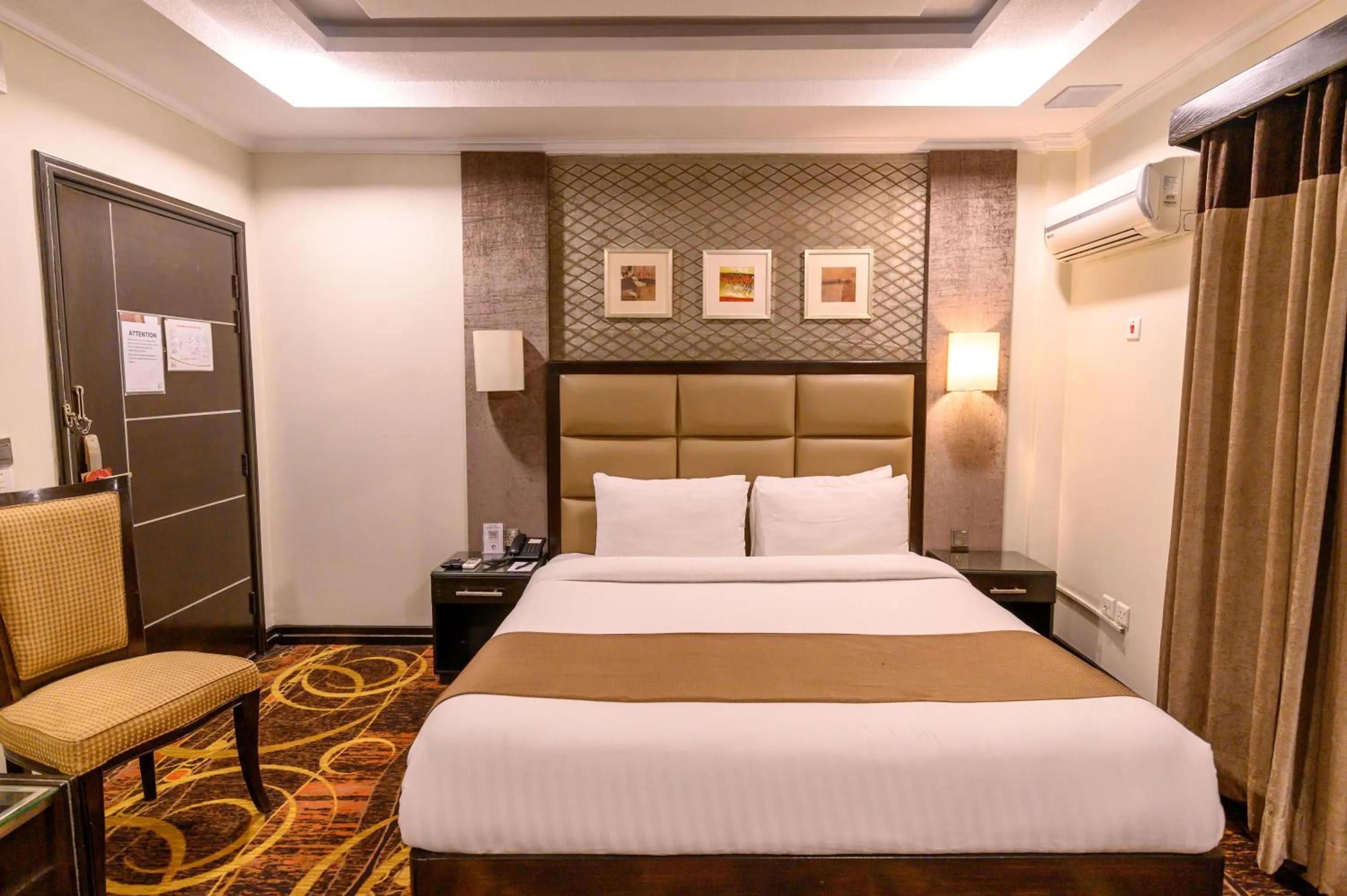 Bedroom, Bed in Hotel One Abbottabad