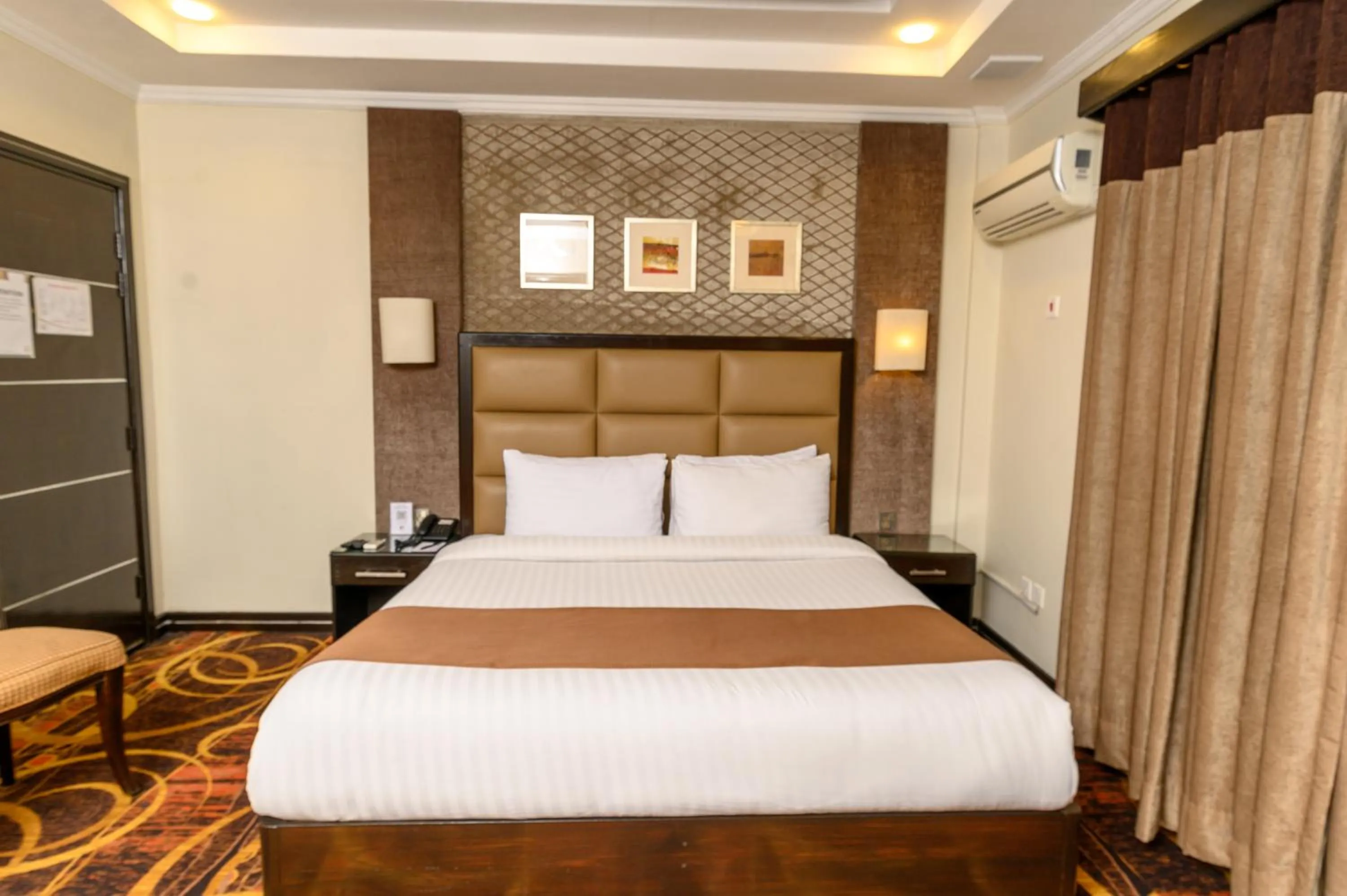 Bedroom, Bed in Hotel One Abbottabad