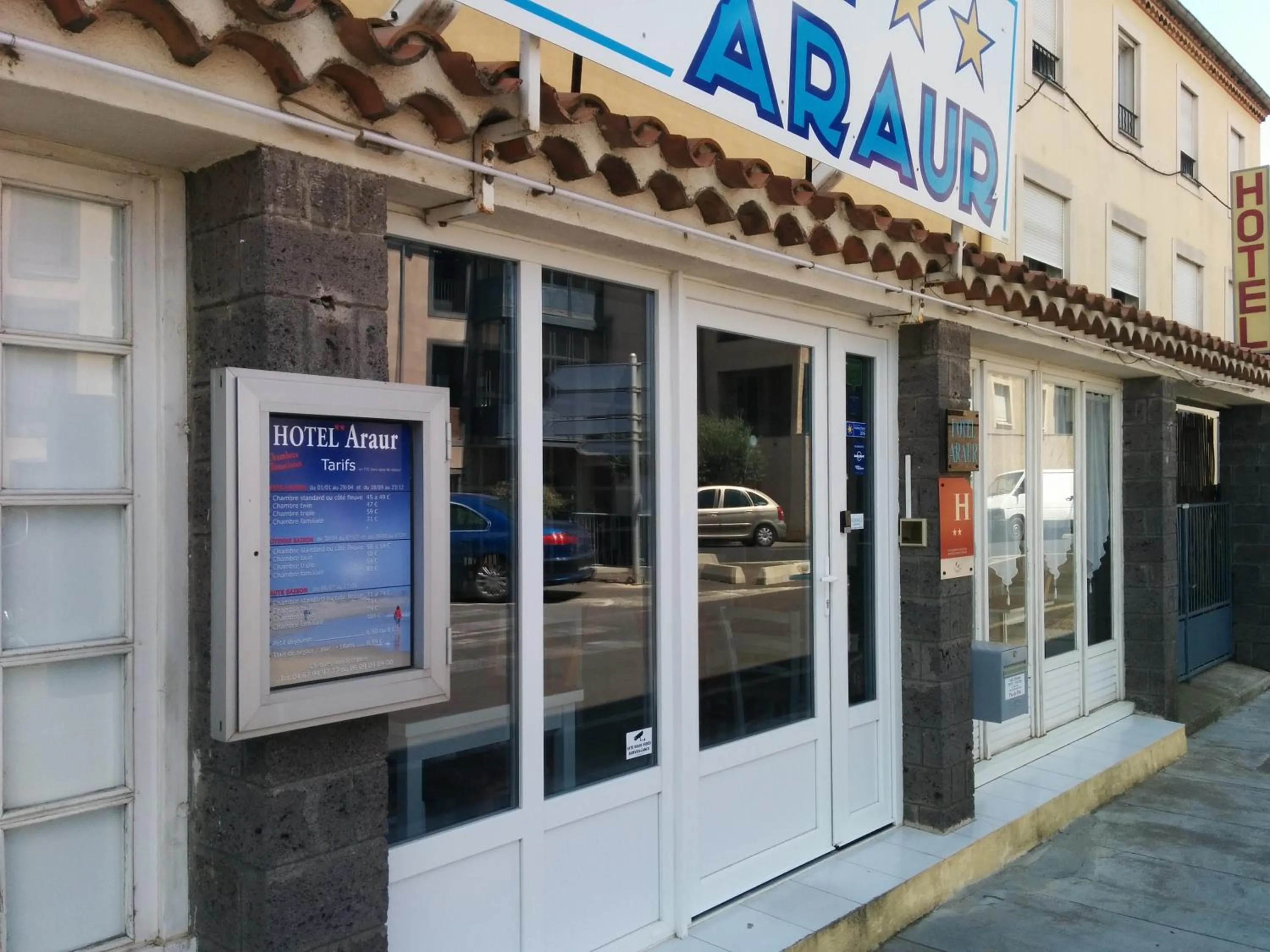 Facade/entrance in Hotel Araur