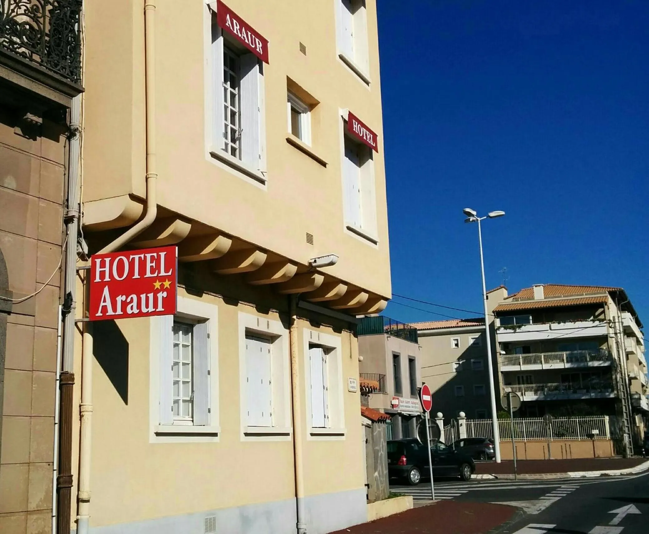 Facade/entrance in Hotel Araur