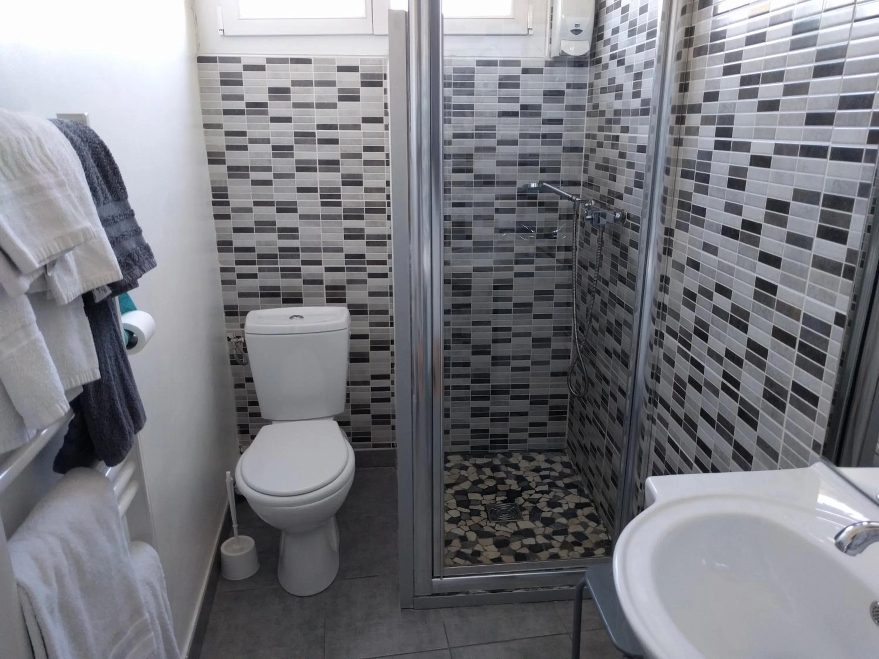 Shower in Hotel Araur