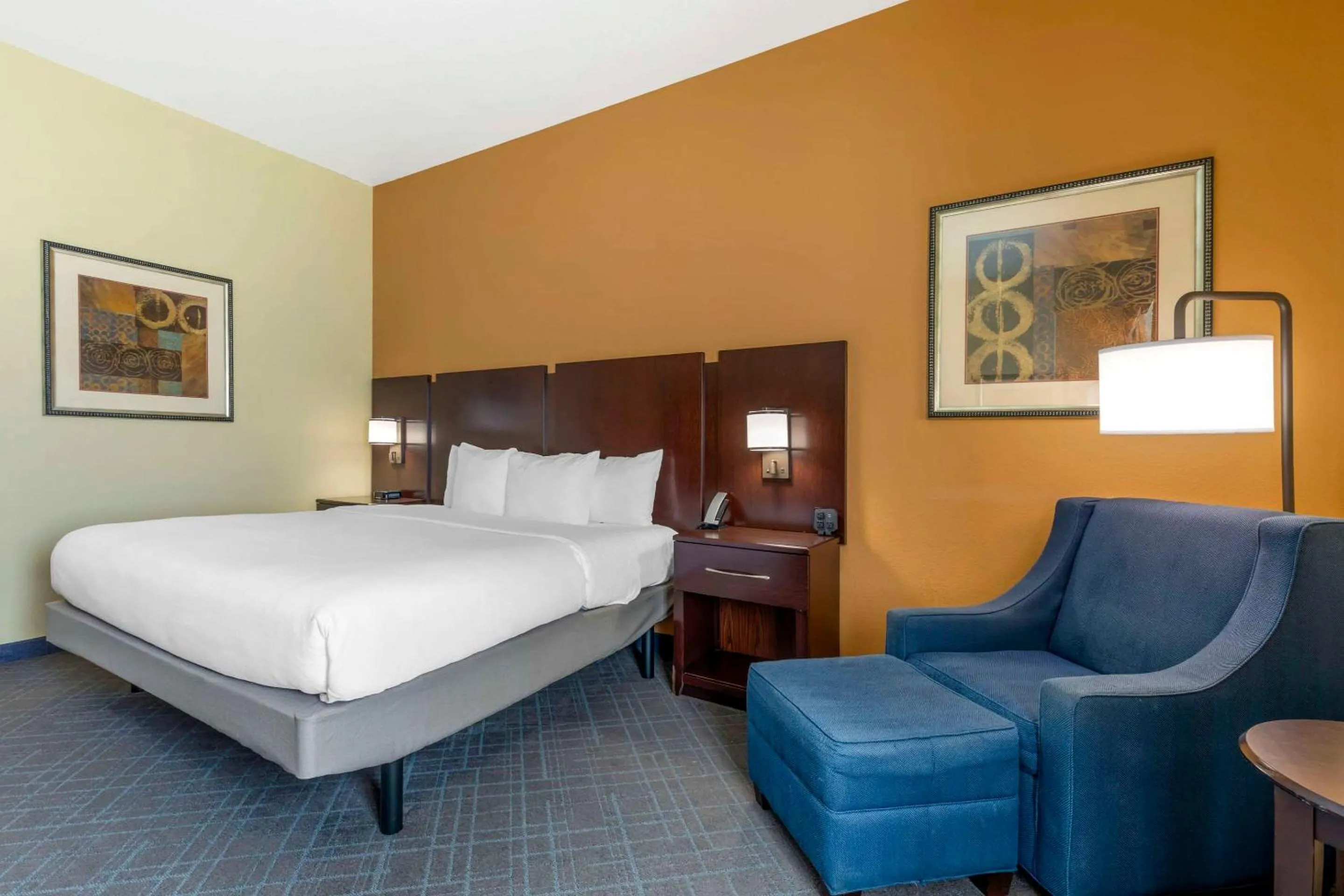 Bedroom, Bed in Comfort Inn & Suites Mexia