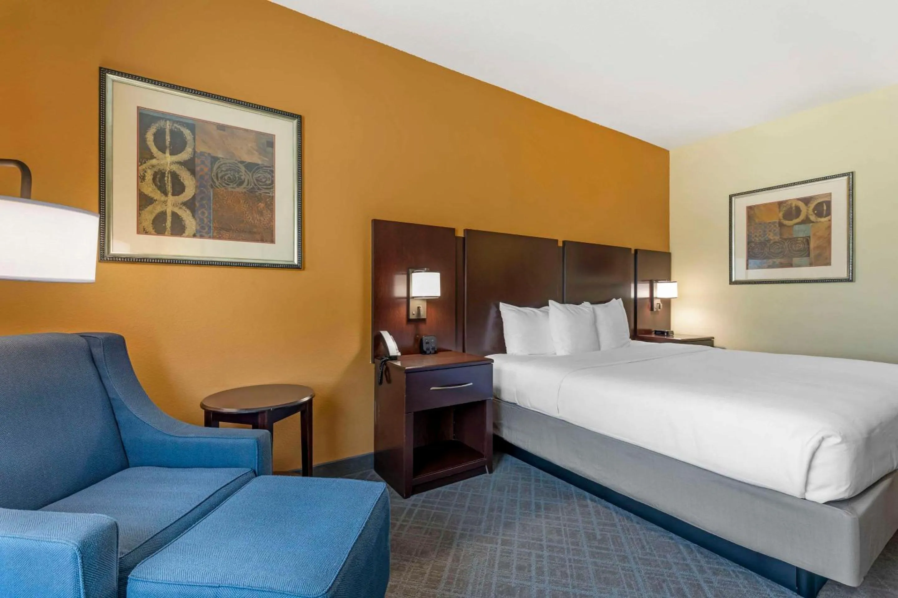 Bedroom, Bed in Comfort Inn & Suites Mexia