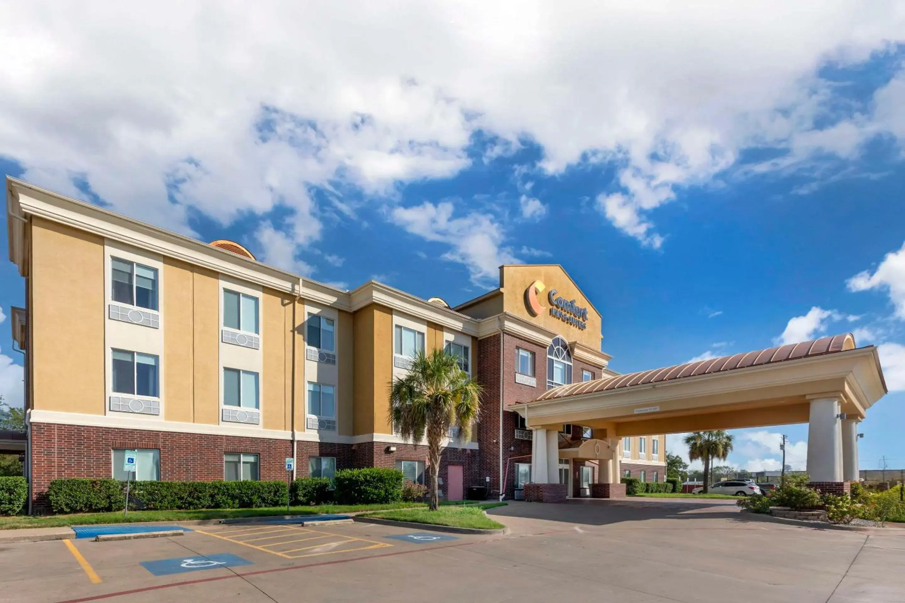 Property building in Comfort Inn & Suites Mexia Property building in Comfort Inn & Suites Mexia