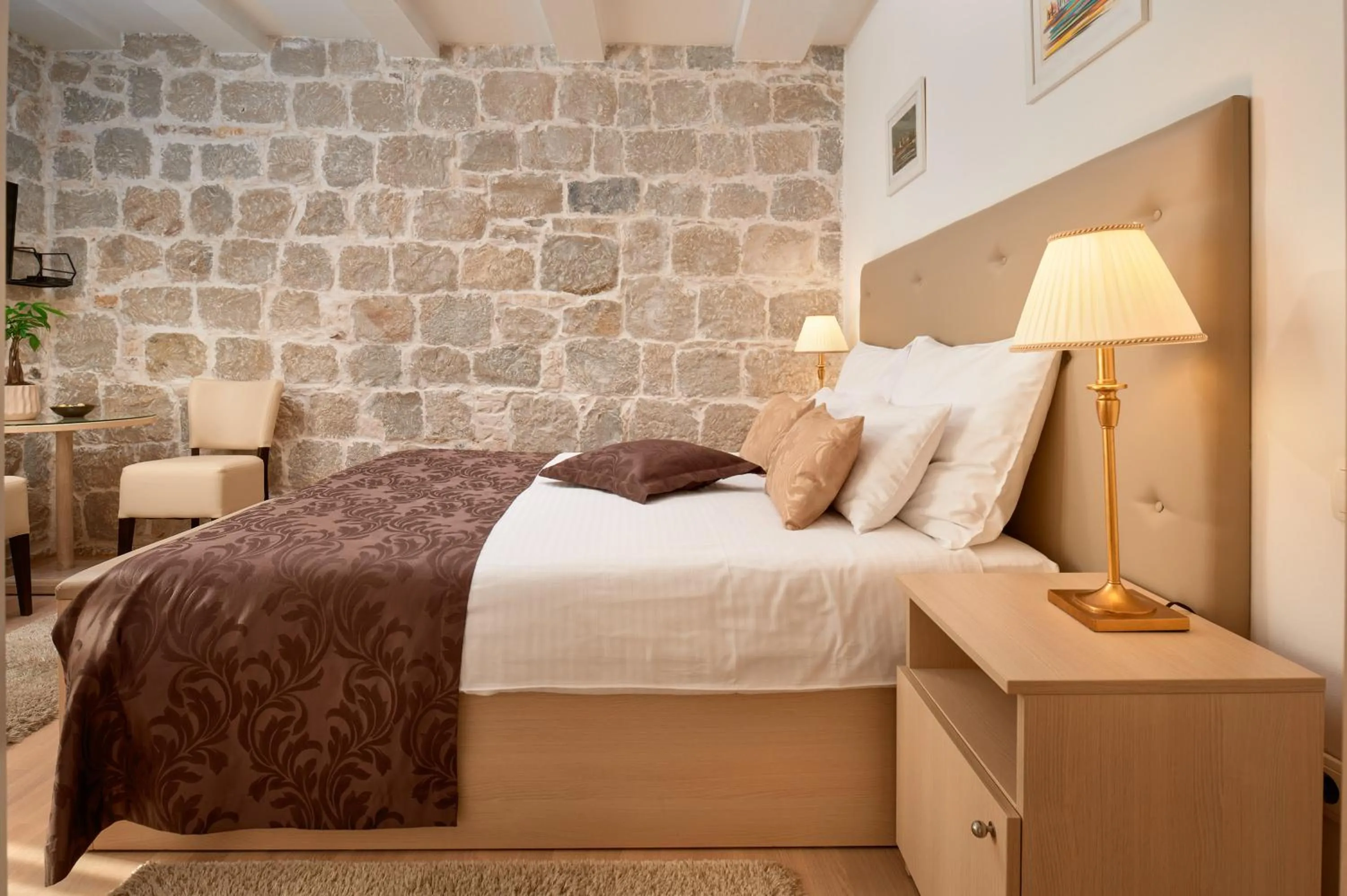 Bed in Lanterna Rooms