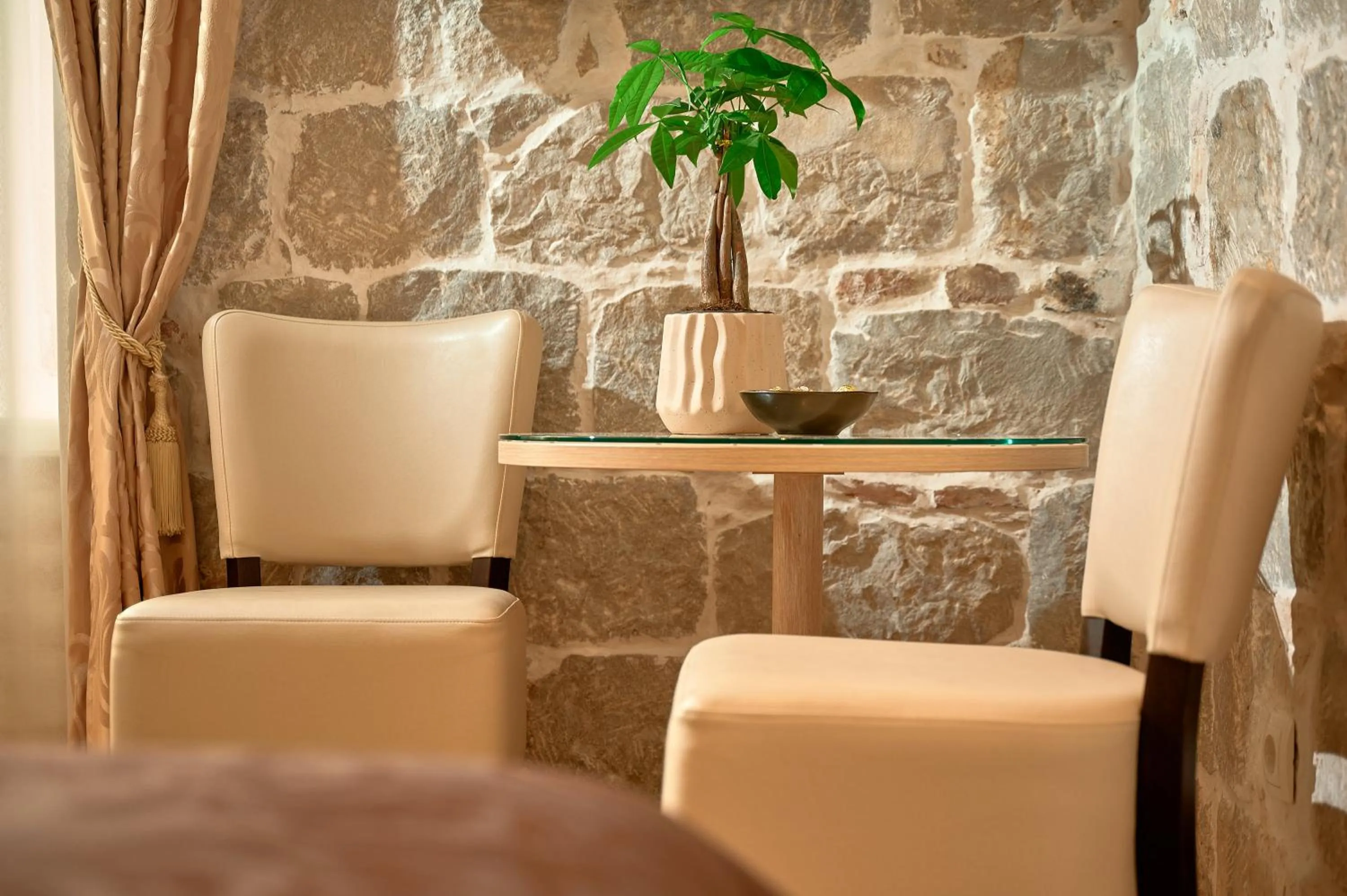 Seating area in Lanterna Rooms