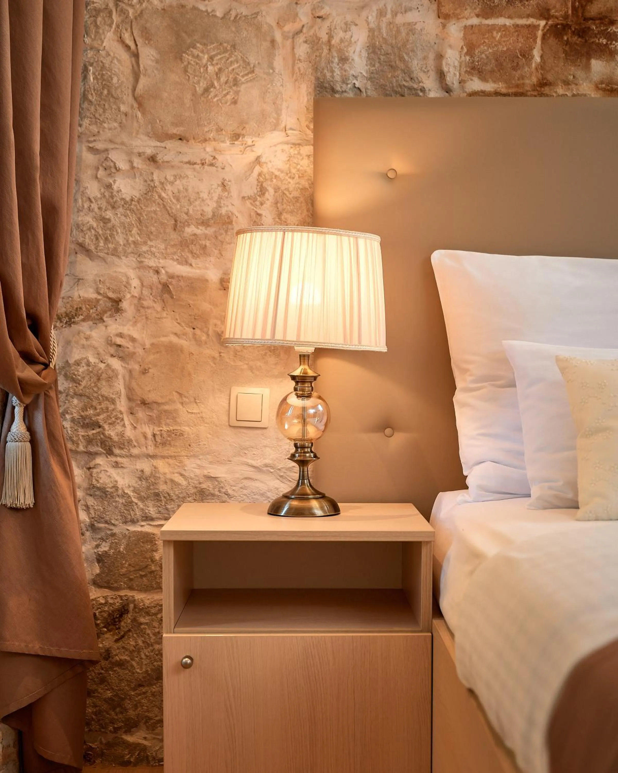 Decorative detail, Bed in Lanterna Rooms