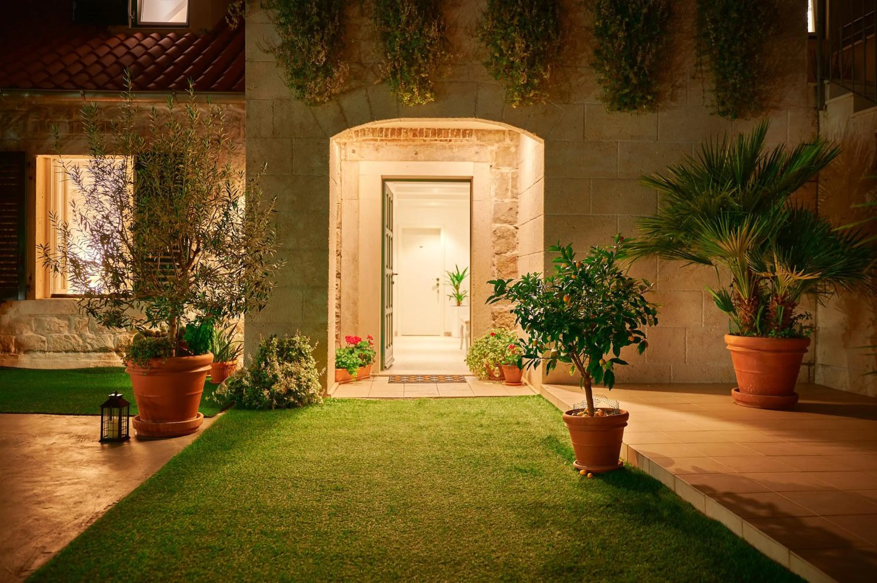 Property building in Lanterna Rooms