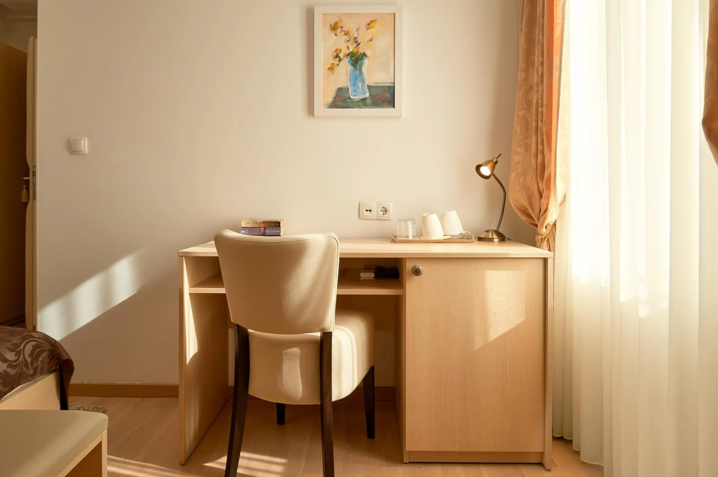 Seating area in Lanterna Rooms