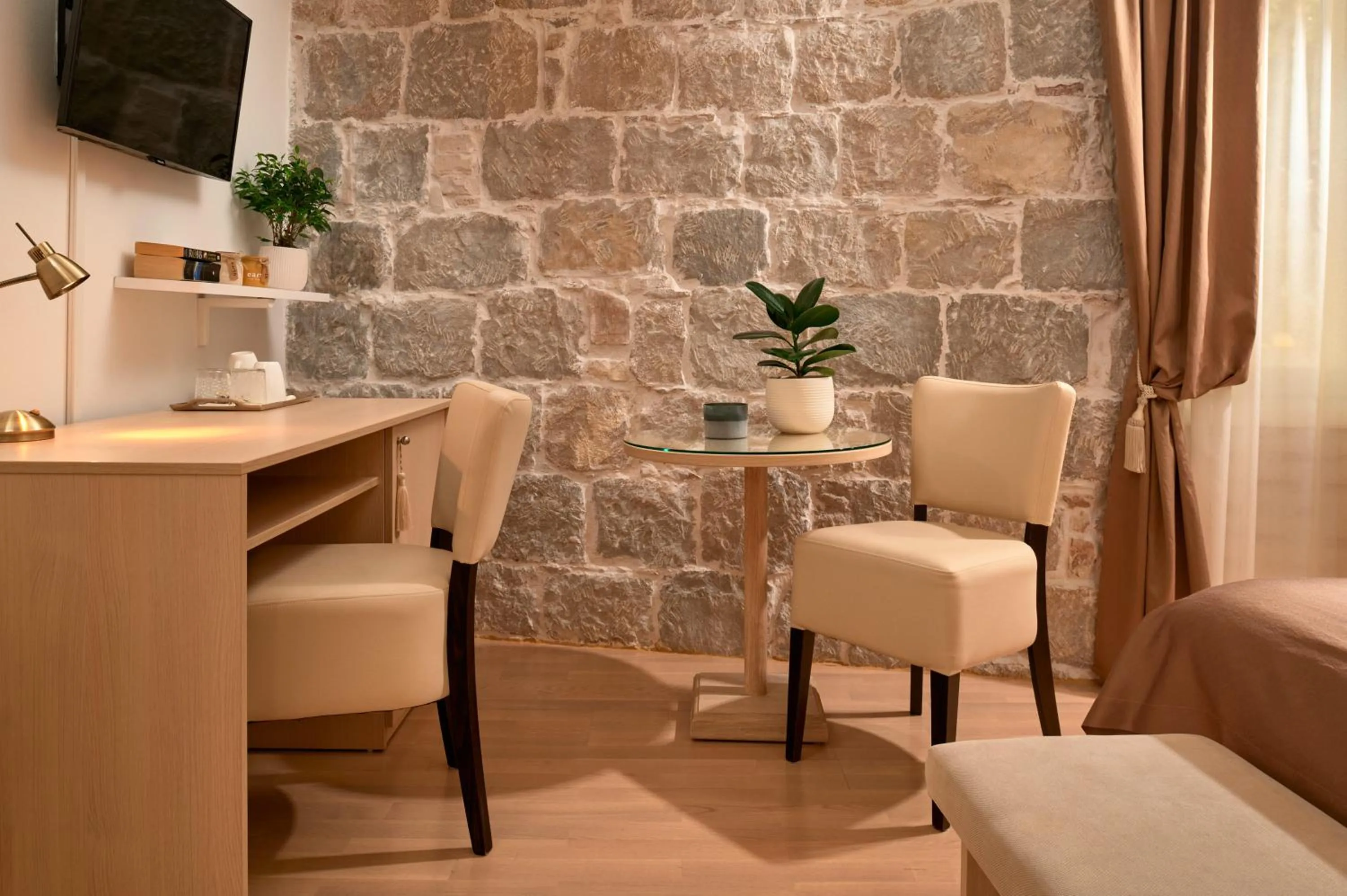 Seating area in Lanterna Rooms