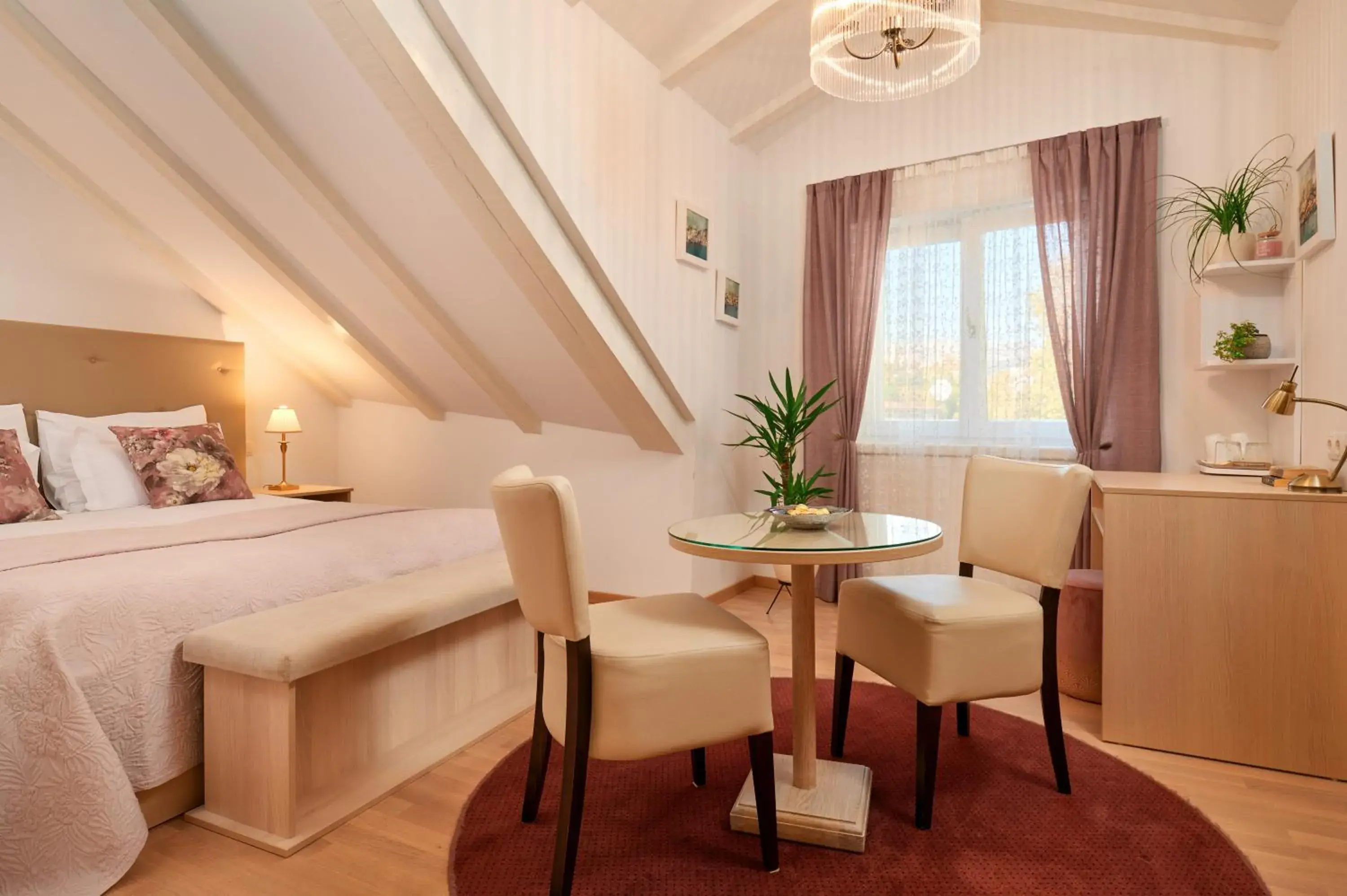 Quadruple Room with Shower in Lanterna Rooms Quadruple Room with Shower in Lanterna Rooms