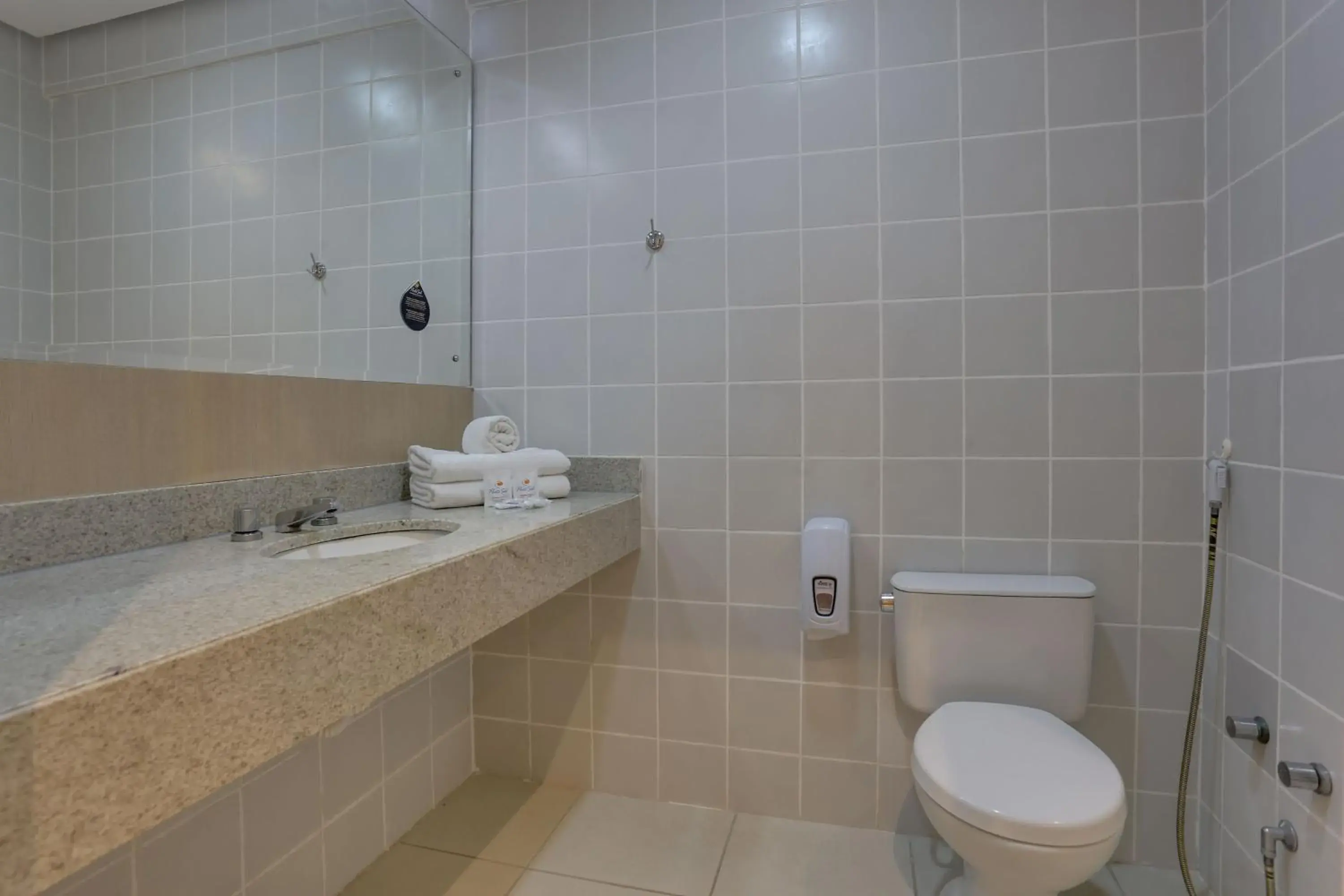 Bathroom in Hotel Porto Sol Ingleses Bathroom in Hotel Porto Sol Ingleses