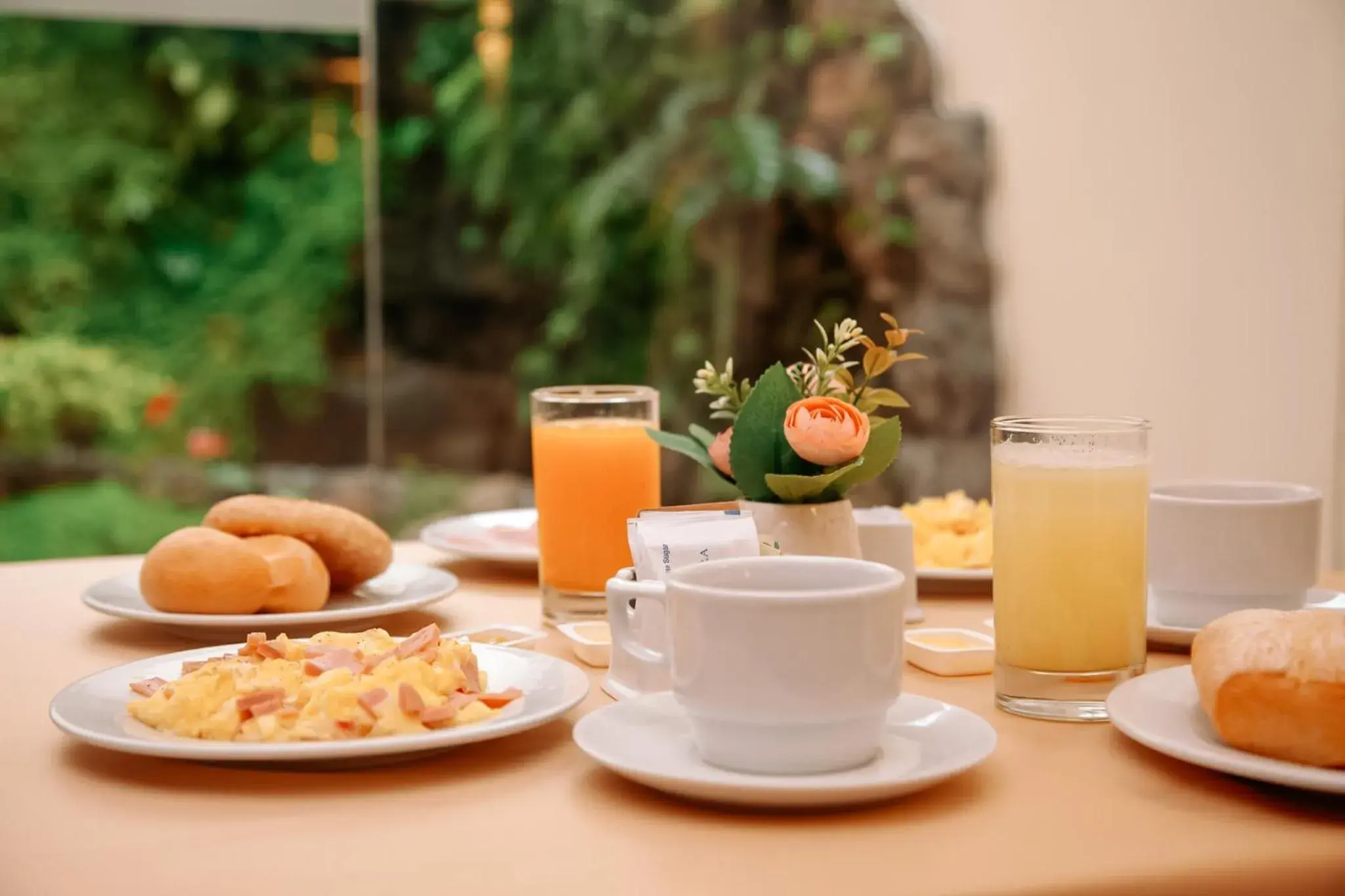 Food and drinks in Hotel Carrera Food and drinks in Hotel Carrera