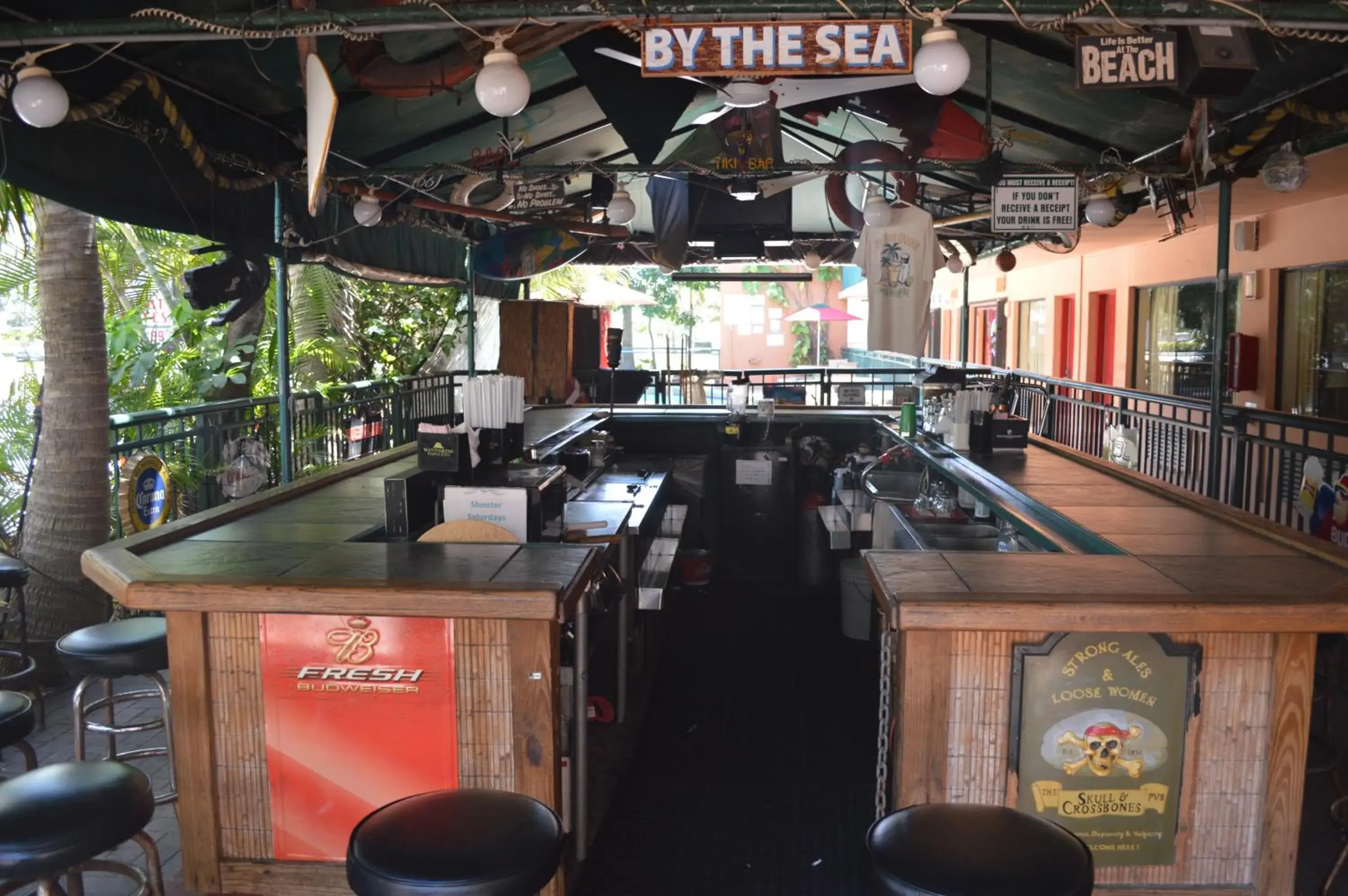 Lounge or bar in Ft. Lauderdale Beach Resort Hotel Lounge or bar in Ft. Lauderdale Beach Resort Hotel