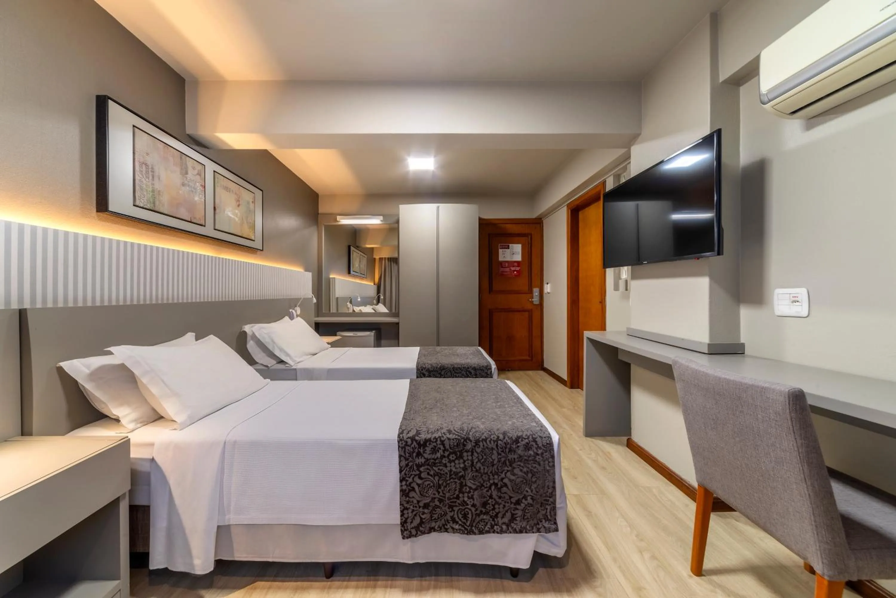 Bedroom, Bed in Hotel Laghetto Siena Gramado