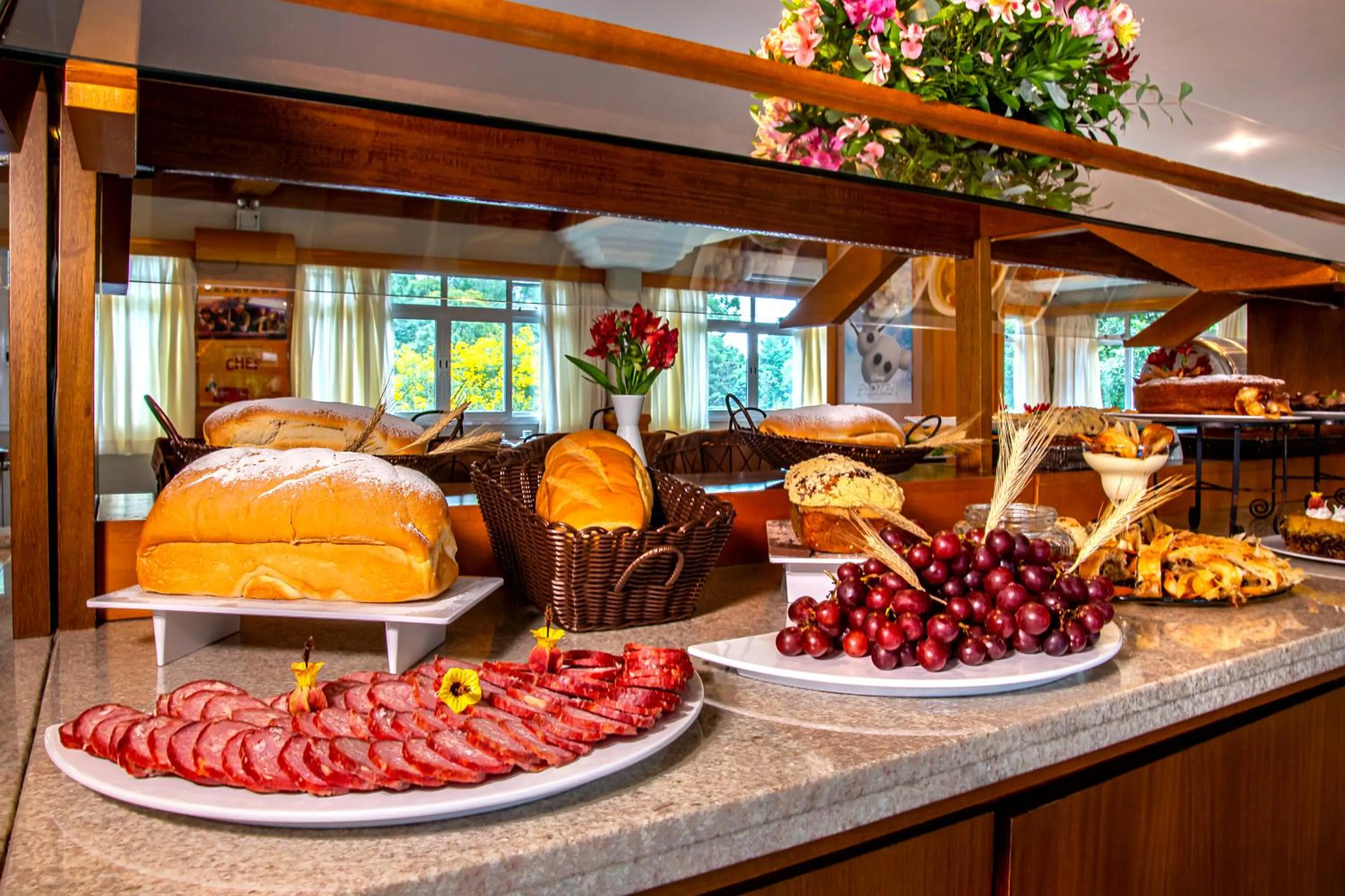 Breakfast in Hotel Laghetto Siena Gramado