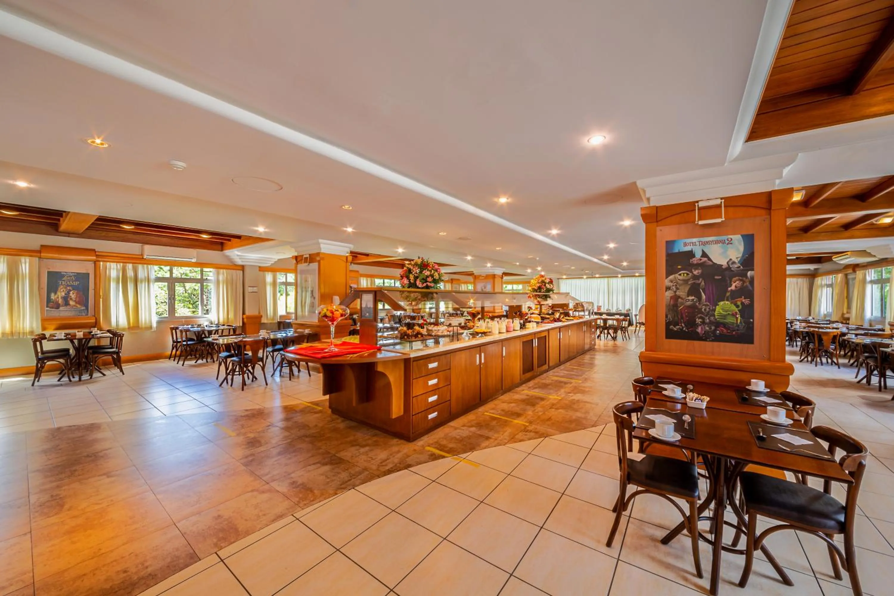 Breakfast in Hotel Laghetto Siena Gramado