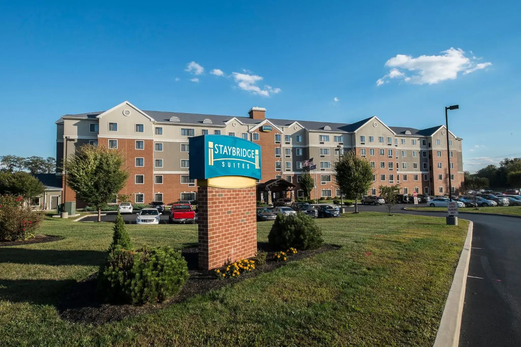 Property building in Staybridge Suites Harrisburg-Hershey by IHG Property building in Staybridge Suites Harrisburg-Hershey by IHG
