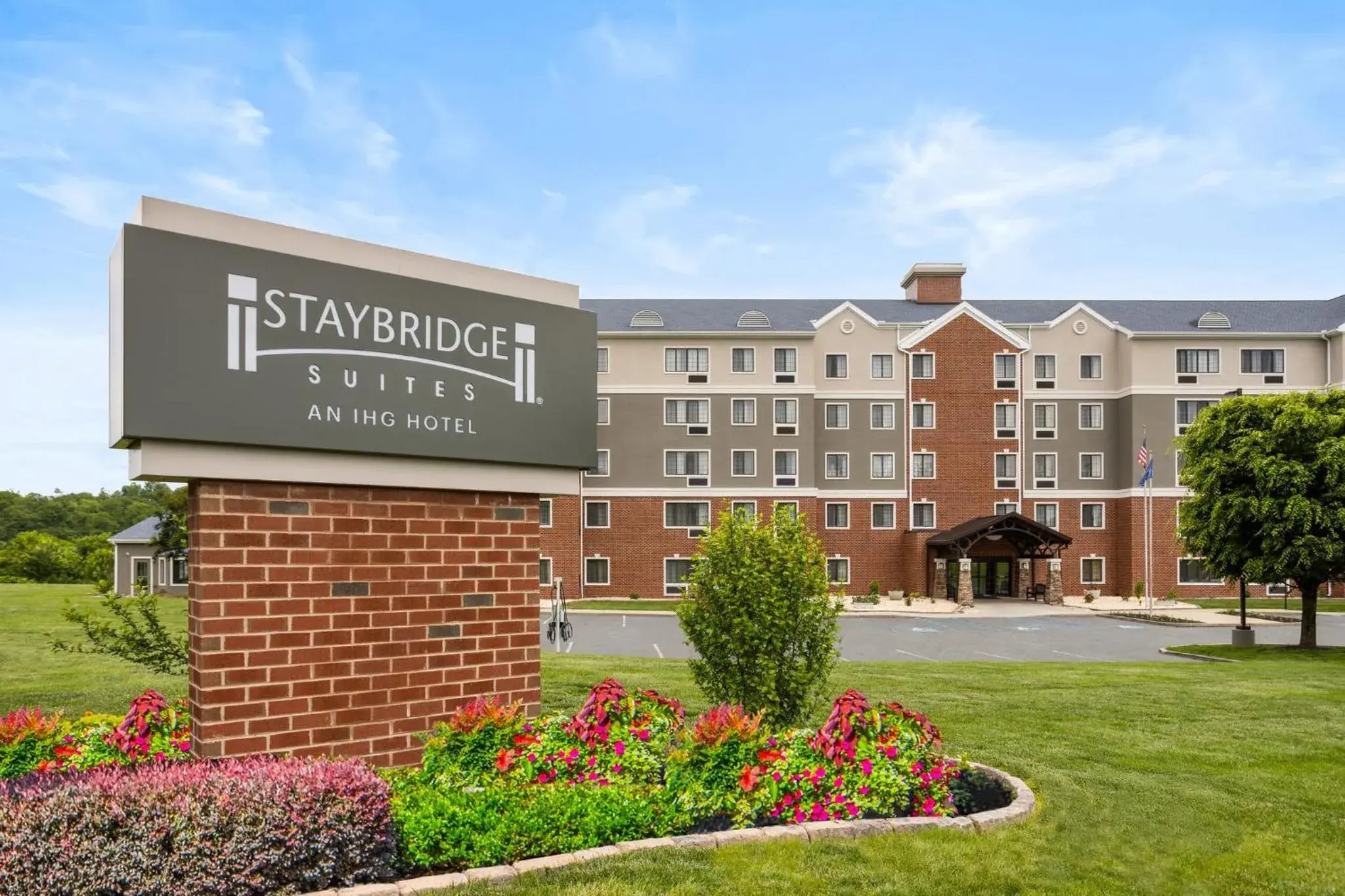 Property building in Staybridge Suites Harrisburg-Hershey by IHG Property building in Staybridge Suites Harrisburg-Hershey by IHG