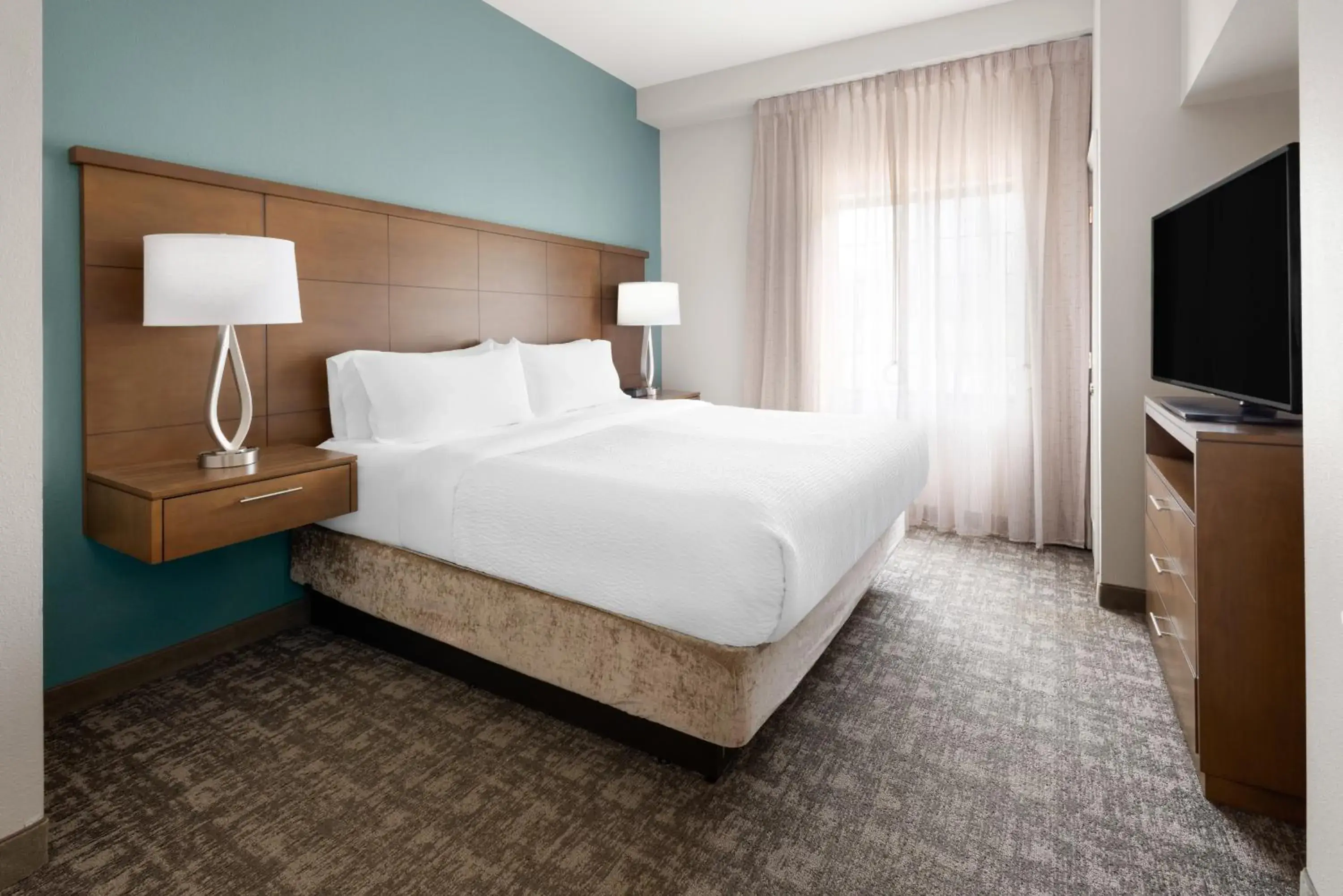 King Room with Roll-In Shower - Disability Access in Staybridge Suites Harrisburg-Hershey by IHG King Room with Roll-In Shower - Disability Access in Staybridge Suites Harrisburg-Hershey by IHG