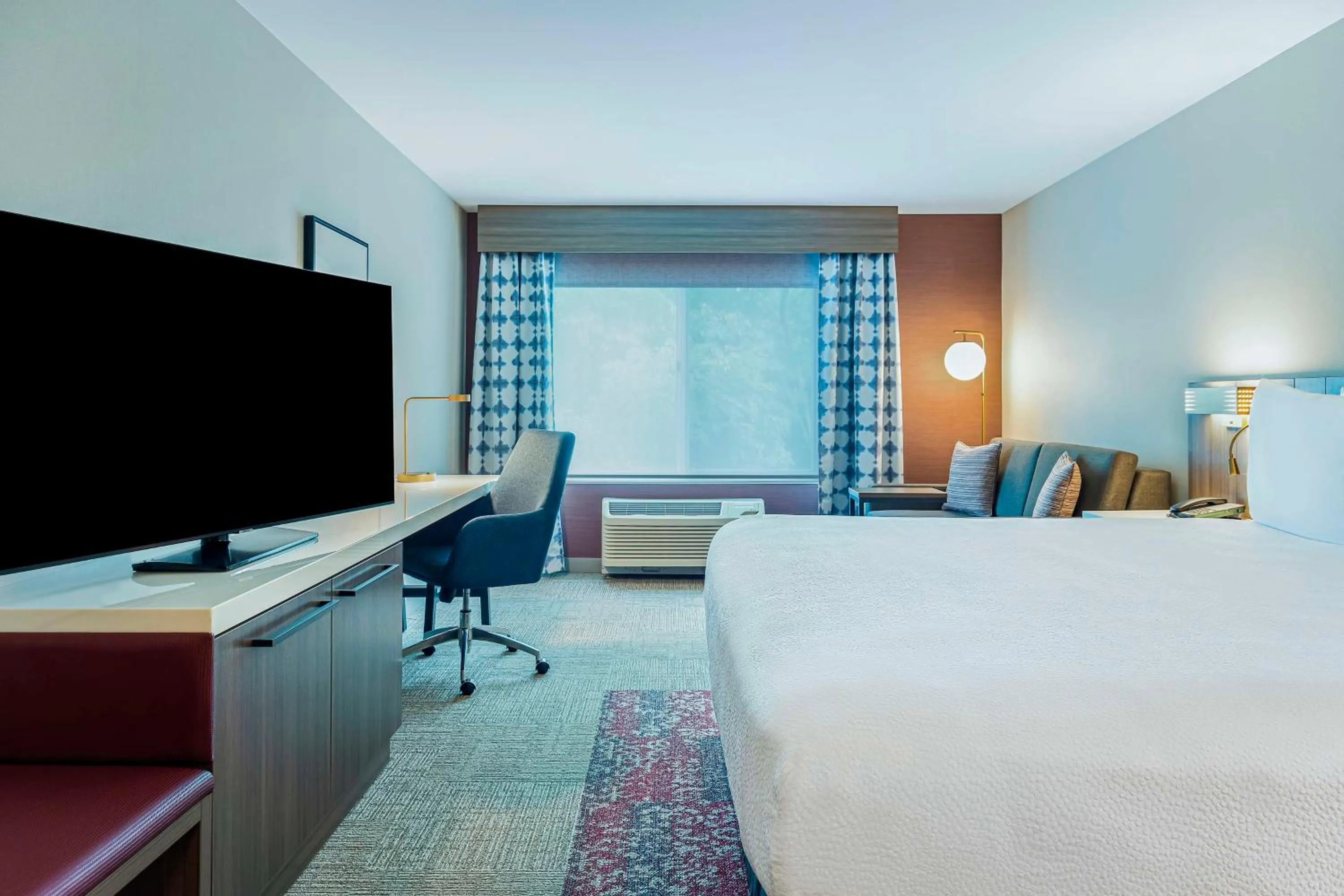 Living room, Bed in Hilton Garden Inn Danbury