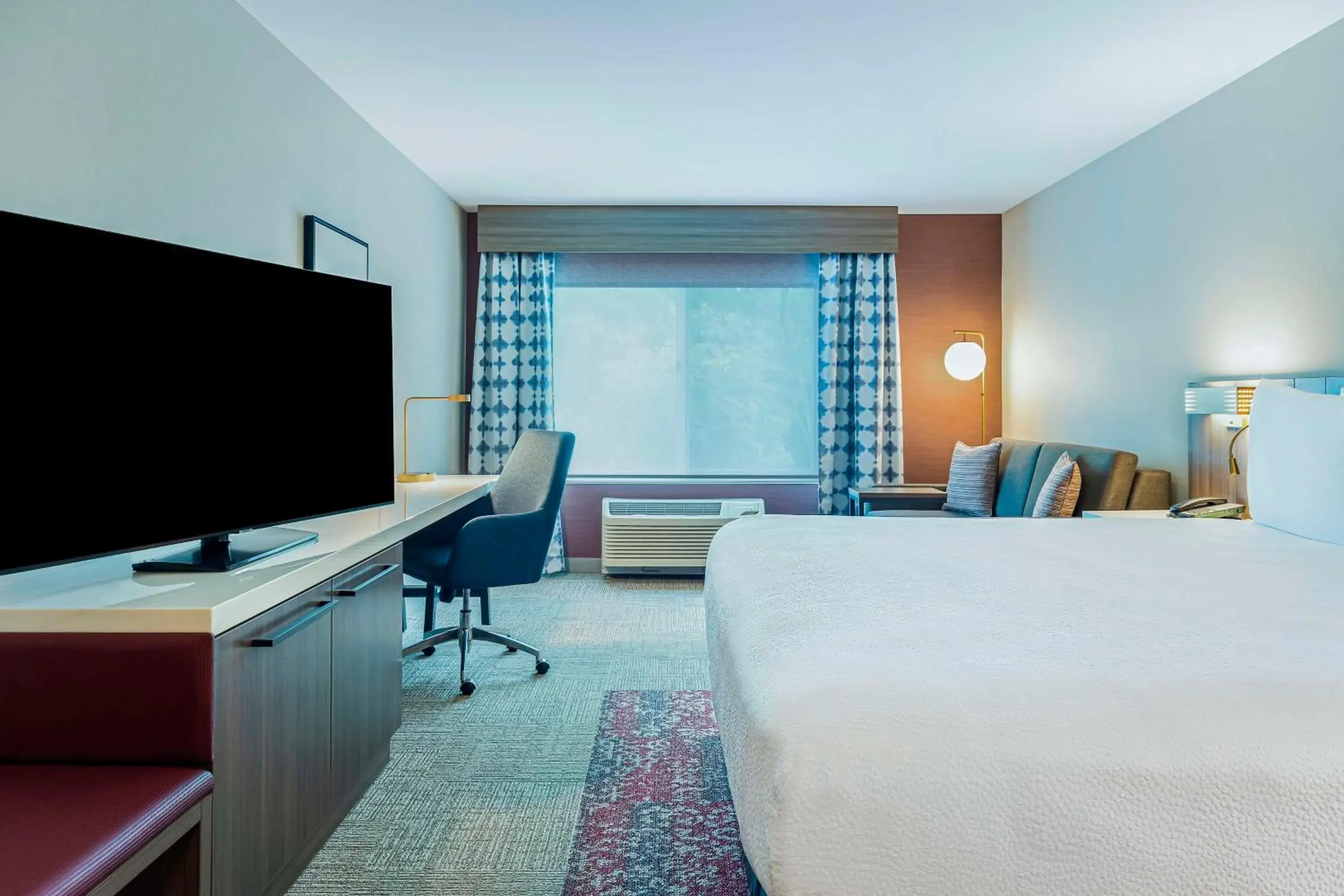 Living room, Bed in Hilton Garden Inn Danbury Living room, Bed in Hilton Garden Inn Danbury