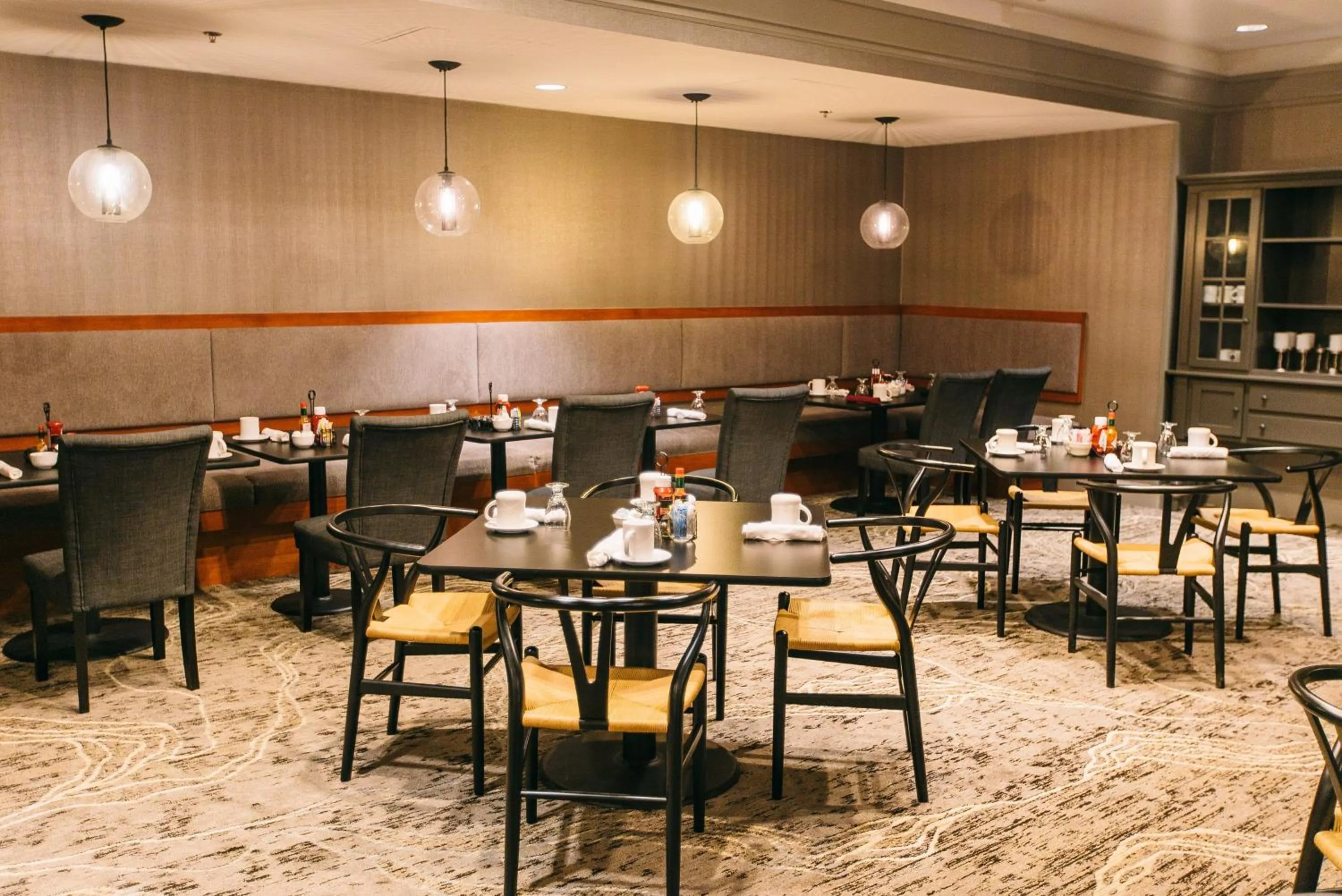 Restaurant/places to eat in Crowne Plaza Hotel Harrisburg-Hershey by IHG