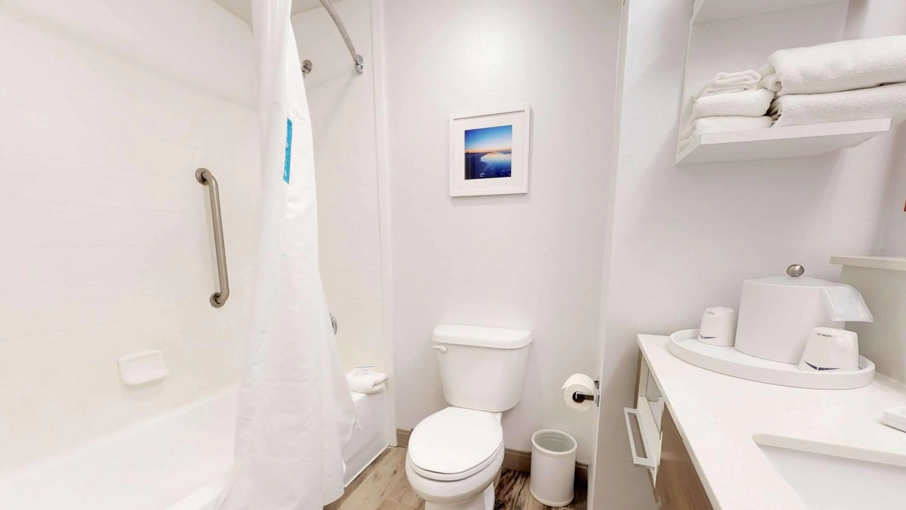 Bathroom in Hampton Inn St. Simons Island