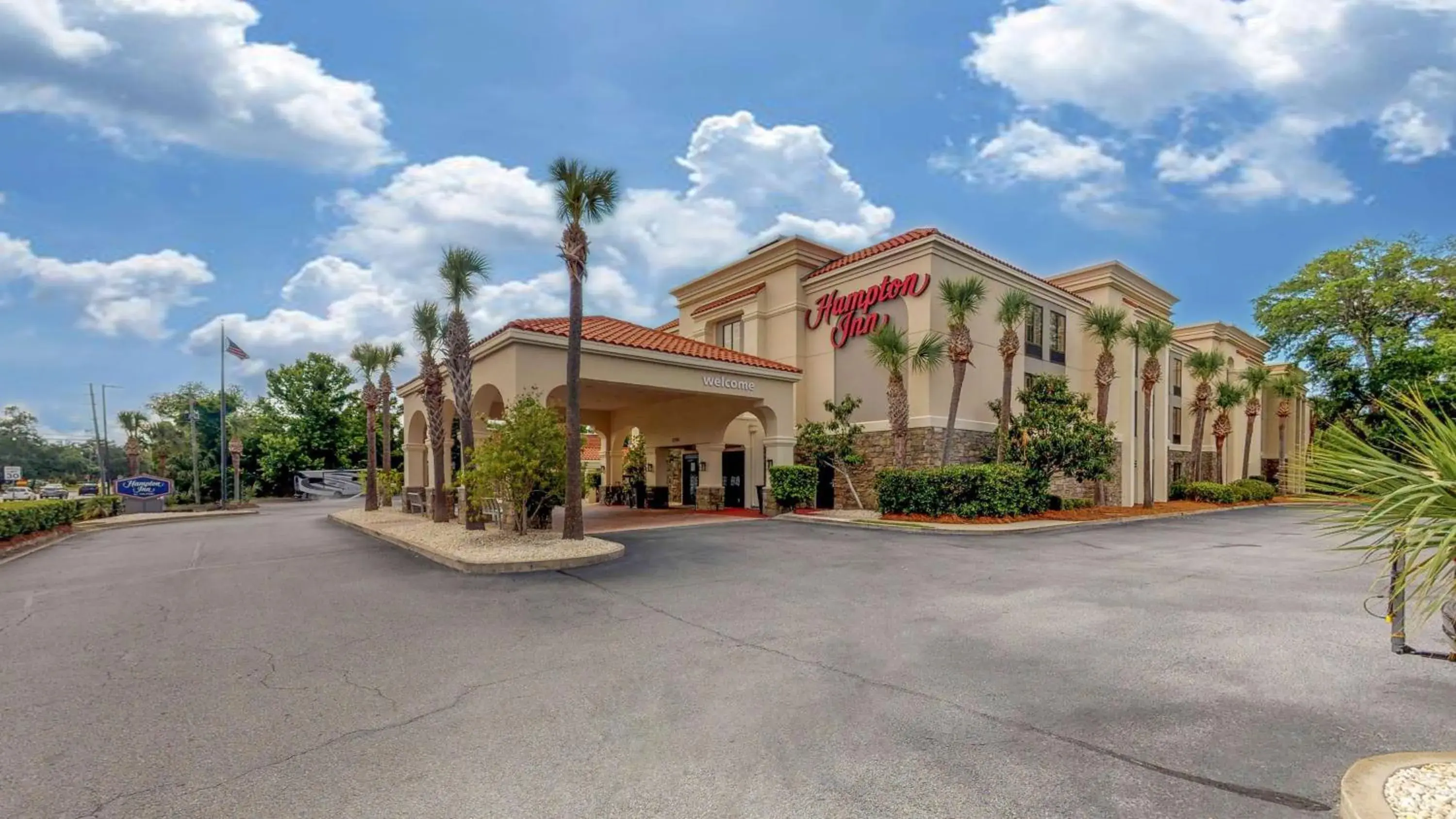 Property building in Hampton Inn St. Simons Island Property building in Hampton Inn St. Simons Island