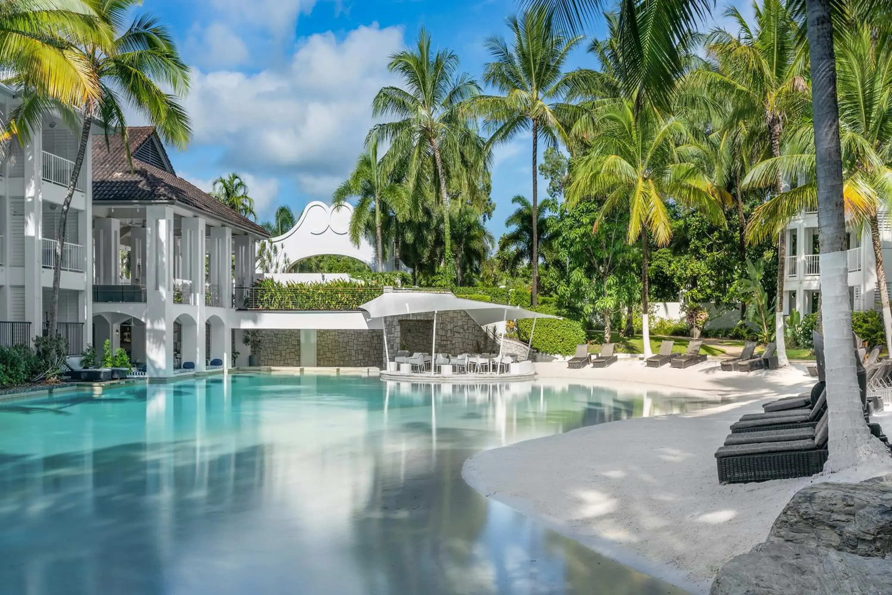 Swimming pool in Peppers Beach Club Swimming pool in Peppers Beach Club