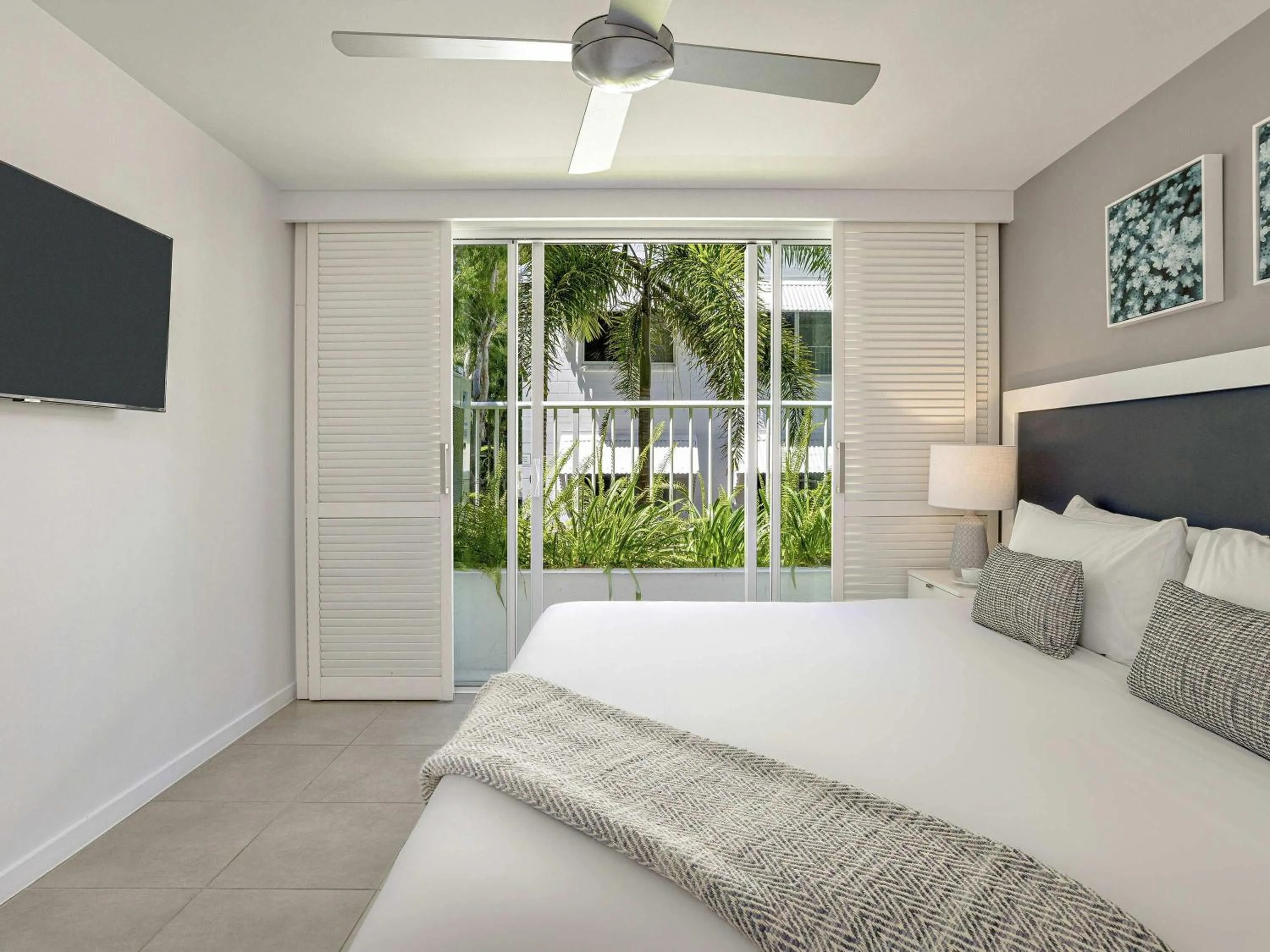 Bedroom, Bed in Peppers Beach Club