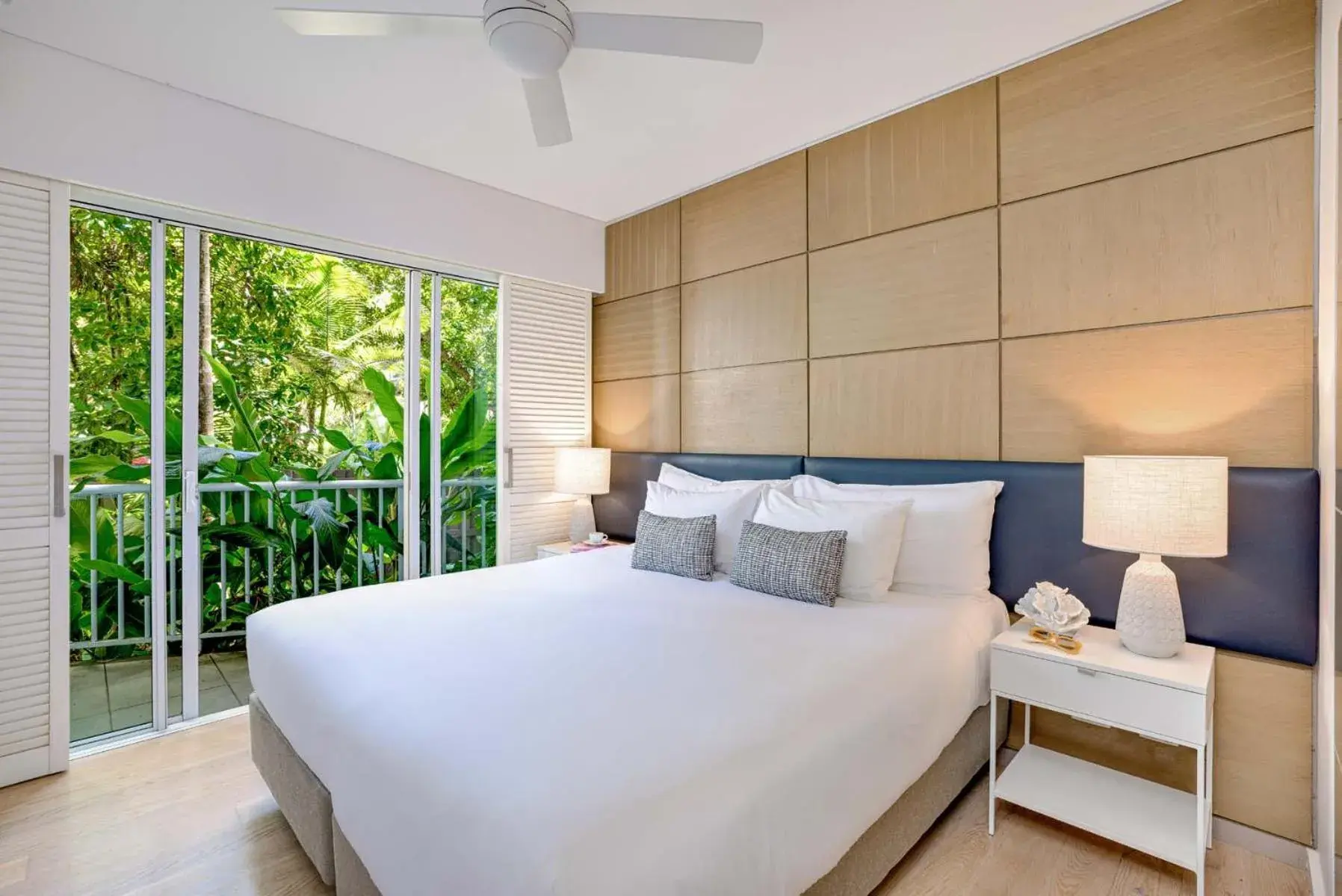 Bedroom, Bed in Peppers Beach Club Bedroom, Bed in Peppers Beach Club