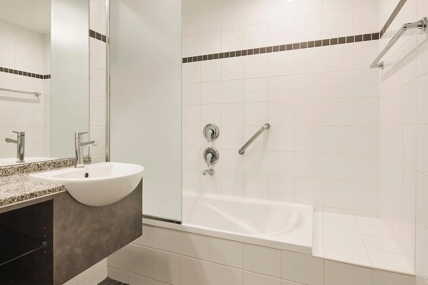 Bathroom in Esplanade Hotel Fremantle - by Rydges