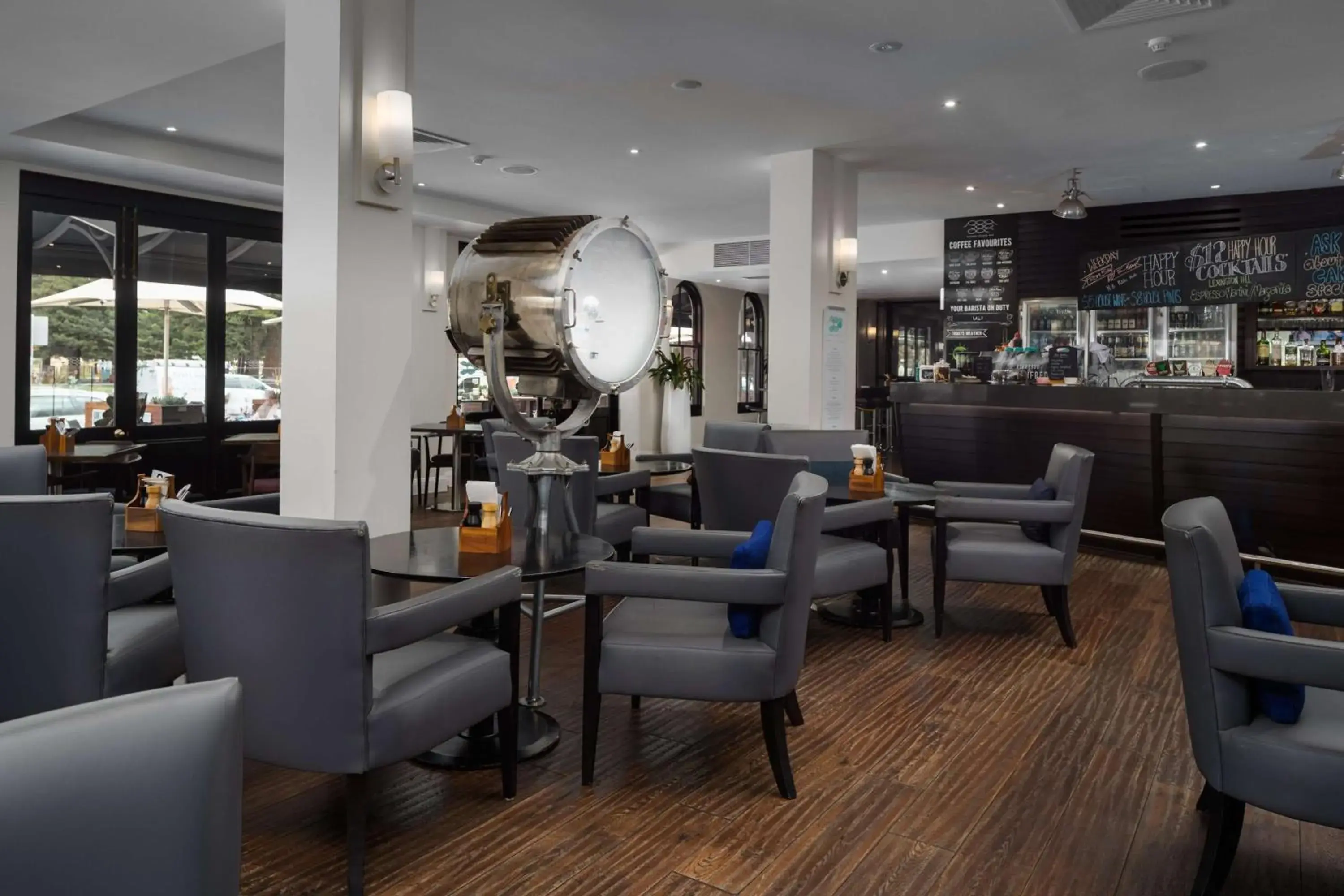 Lounge or bar in Esplanade Hotel Fremantle - by Rydges Lounge or bar in Esplanade Hotel Fremantle - by Rydges