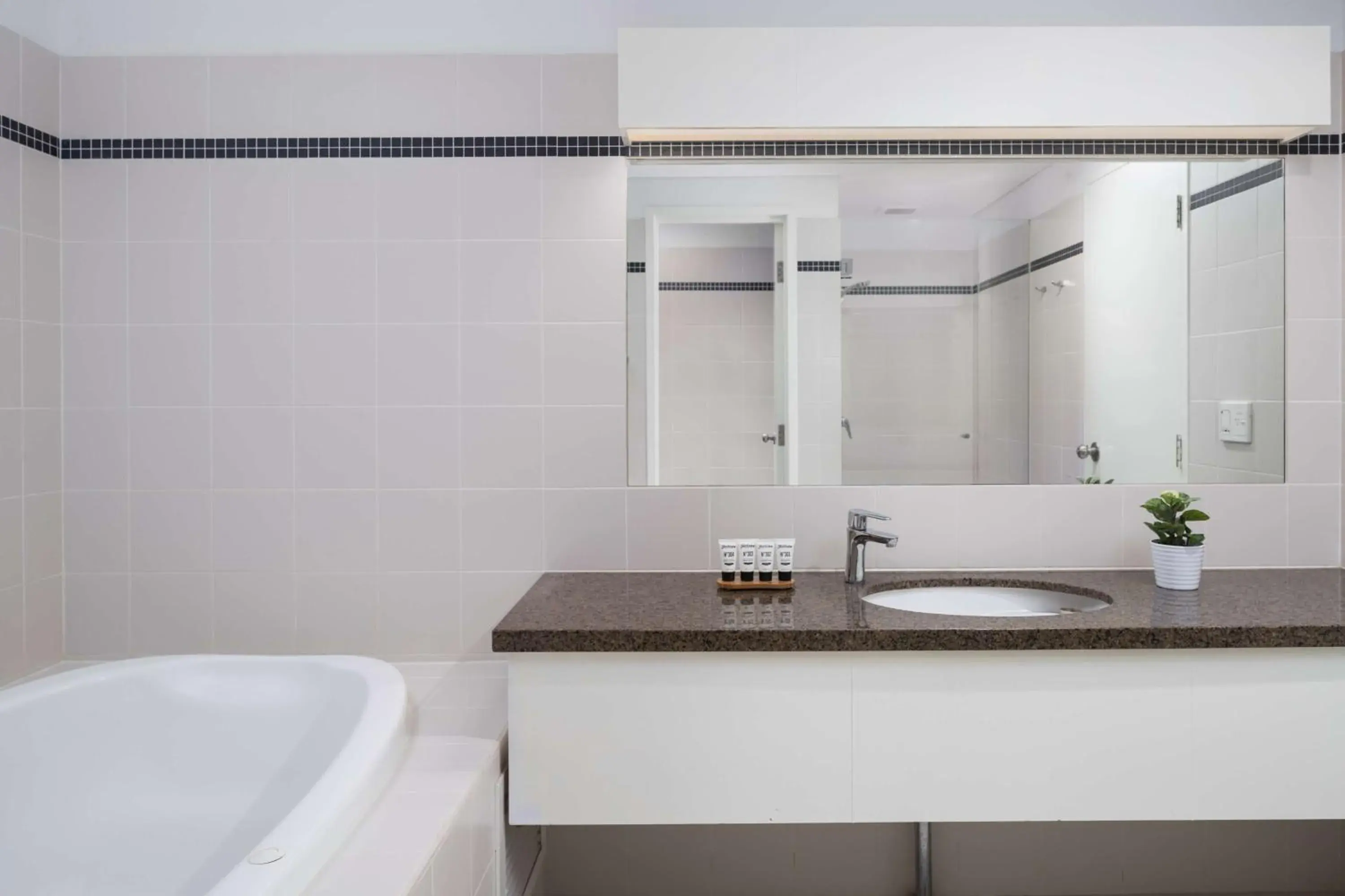 Bathroom in Esplanade Hotel Fremantle - by Rydges Bathroom in Esplanade Hotel Fremantle - by Rydges