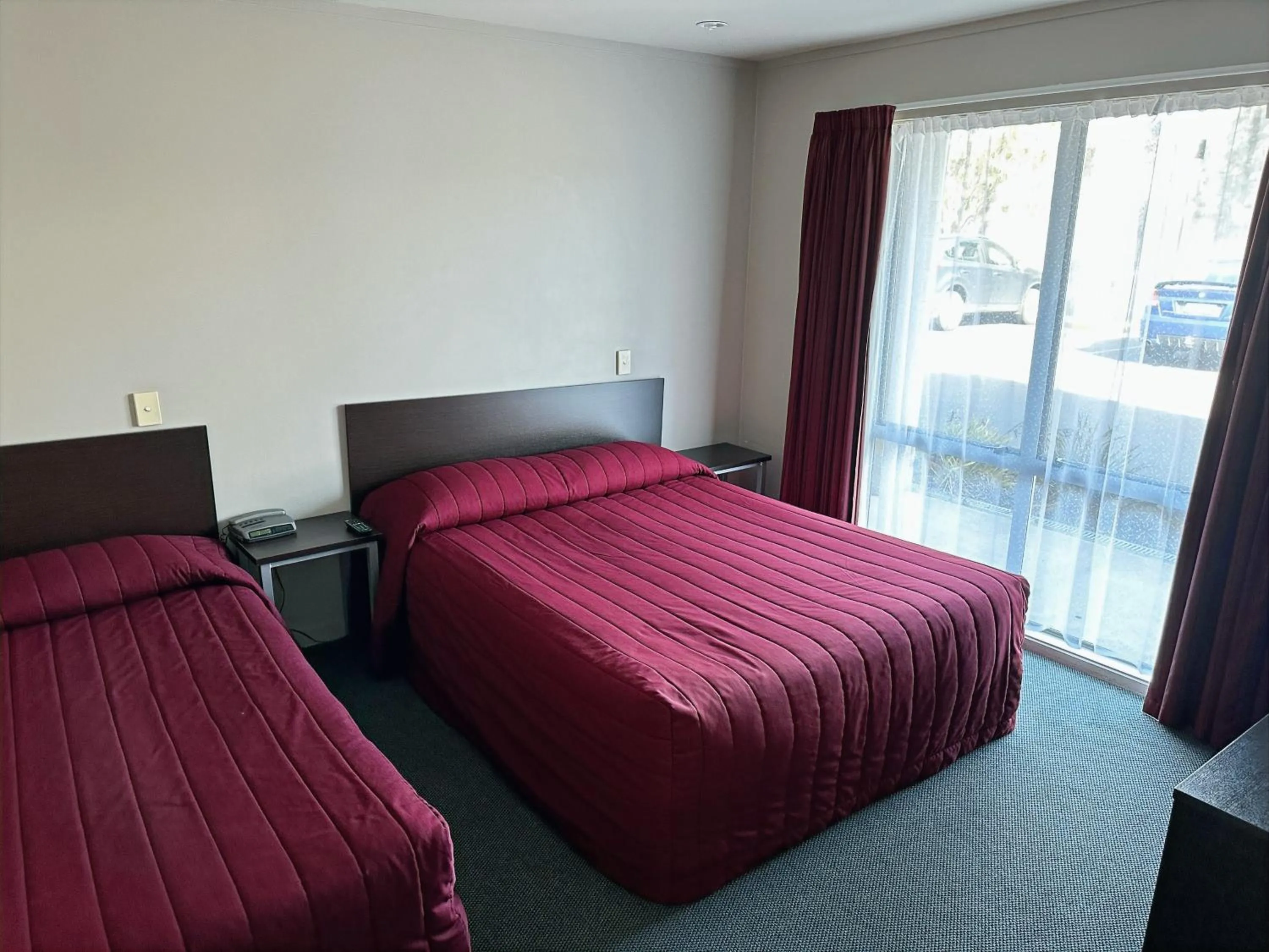 Bedroom, Bed in Arena Lodge