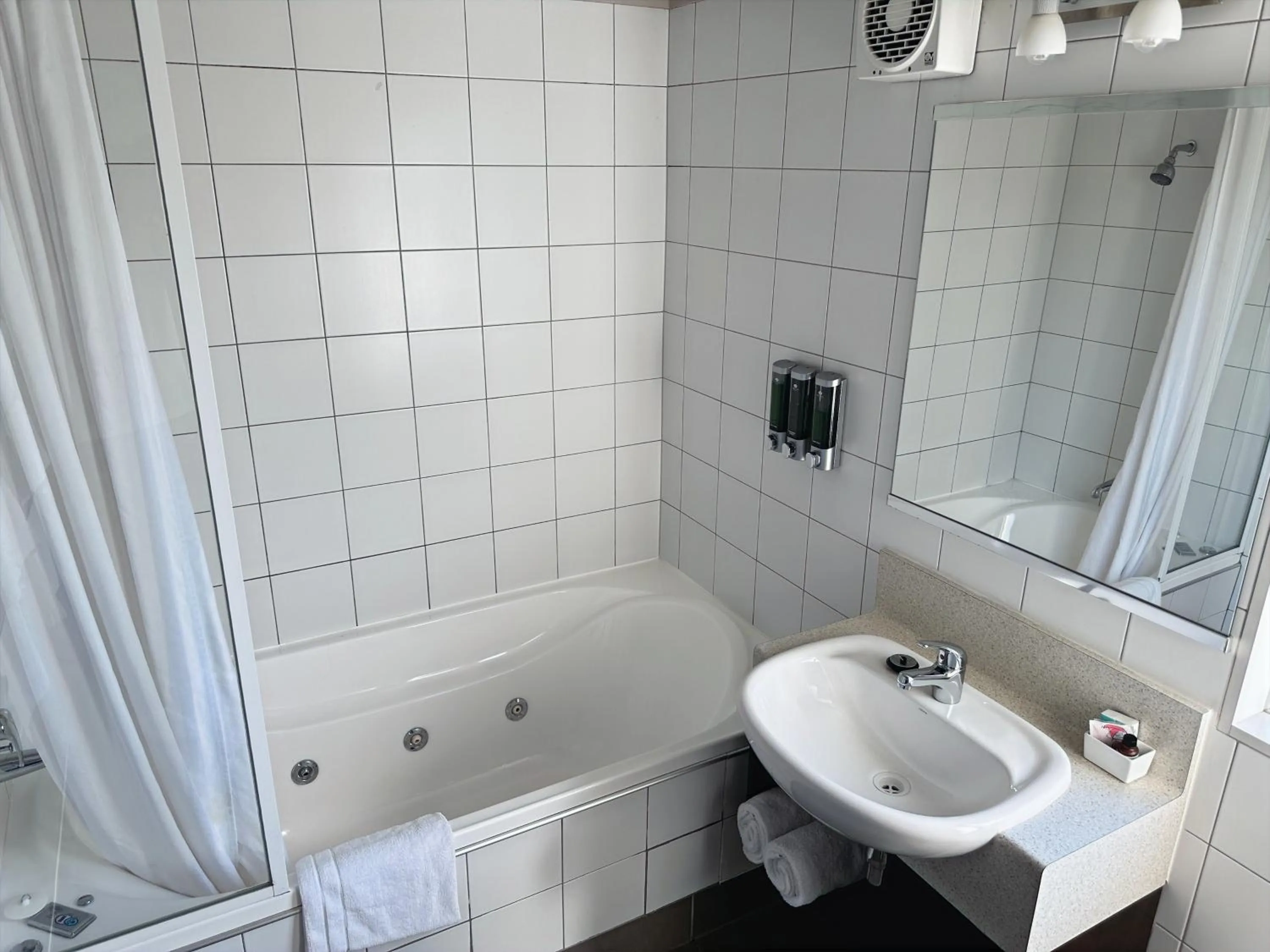 Bathroom in Arena Lodge