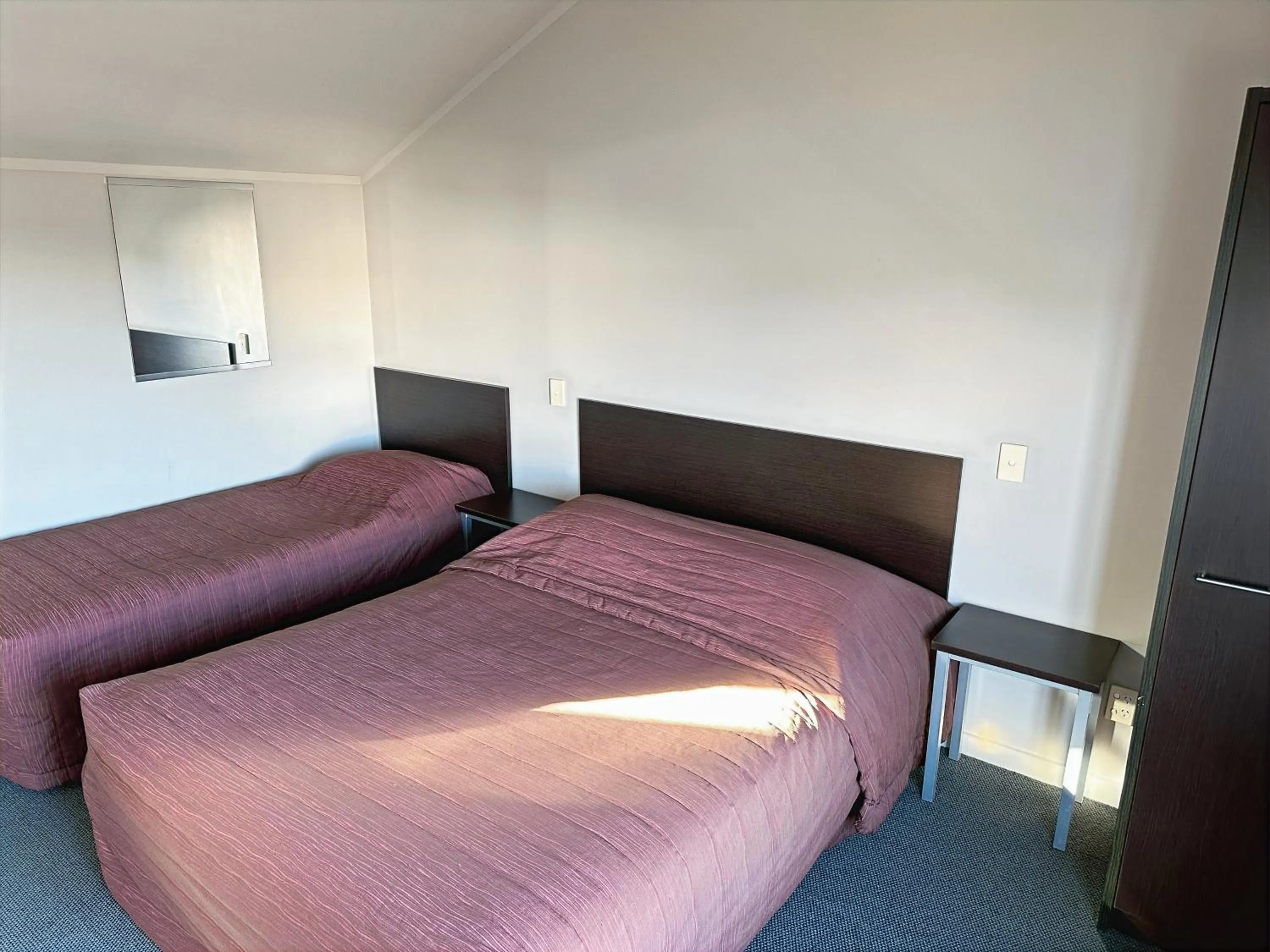 Bedroom, Bed in Arena Lodge