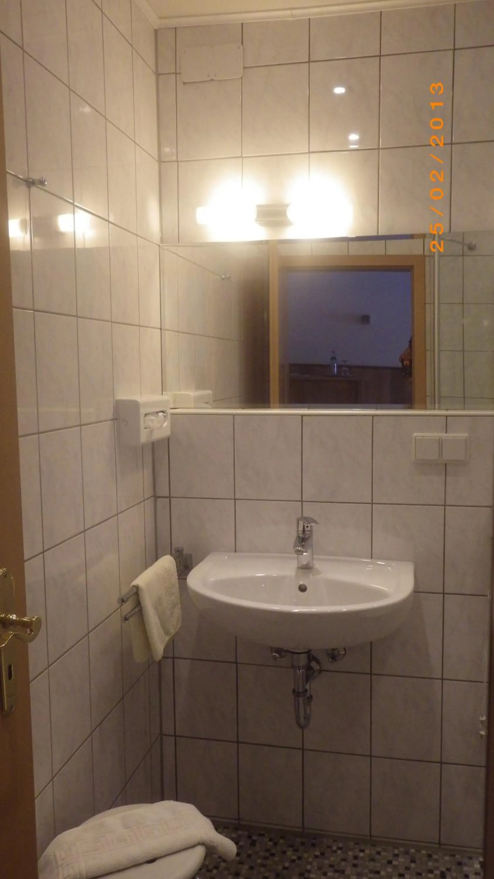 Bathroom in Landhotel Garni Knittelsheimer Mühle