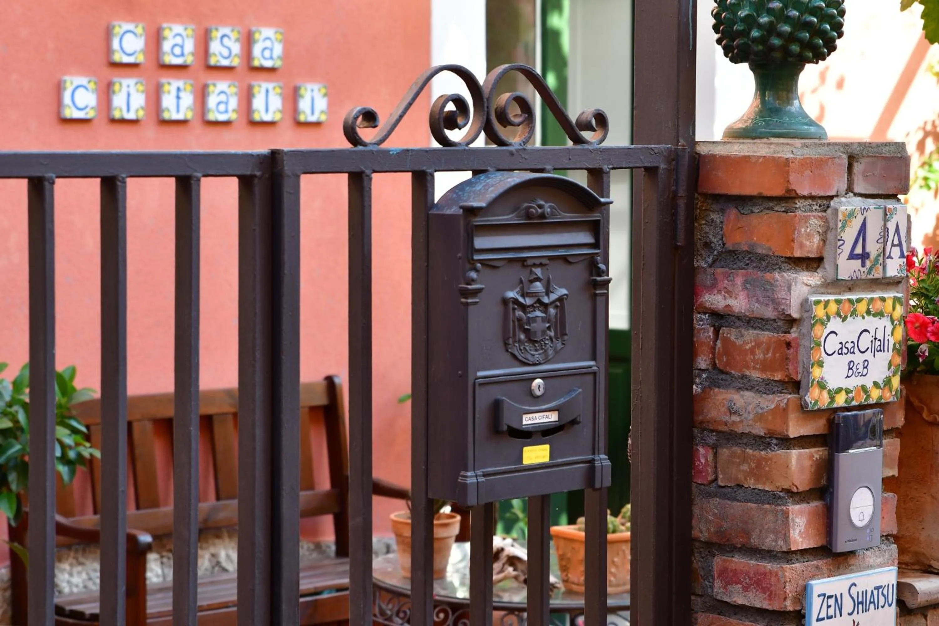 Facade/entrance in Casa Cifali