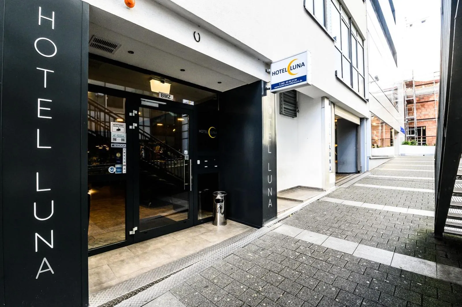 Facade/entrance in Hotel Luna