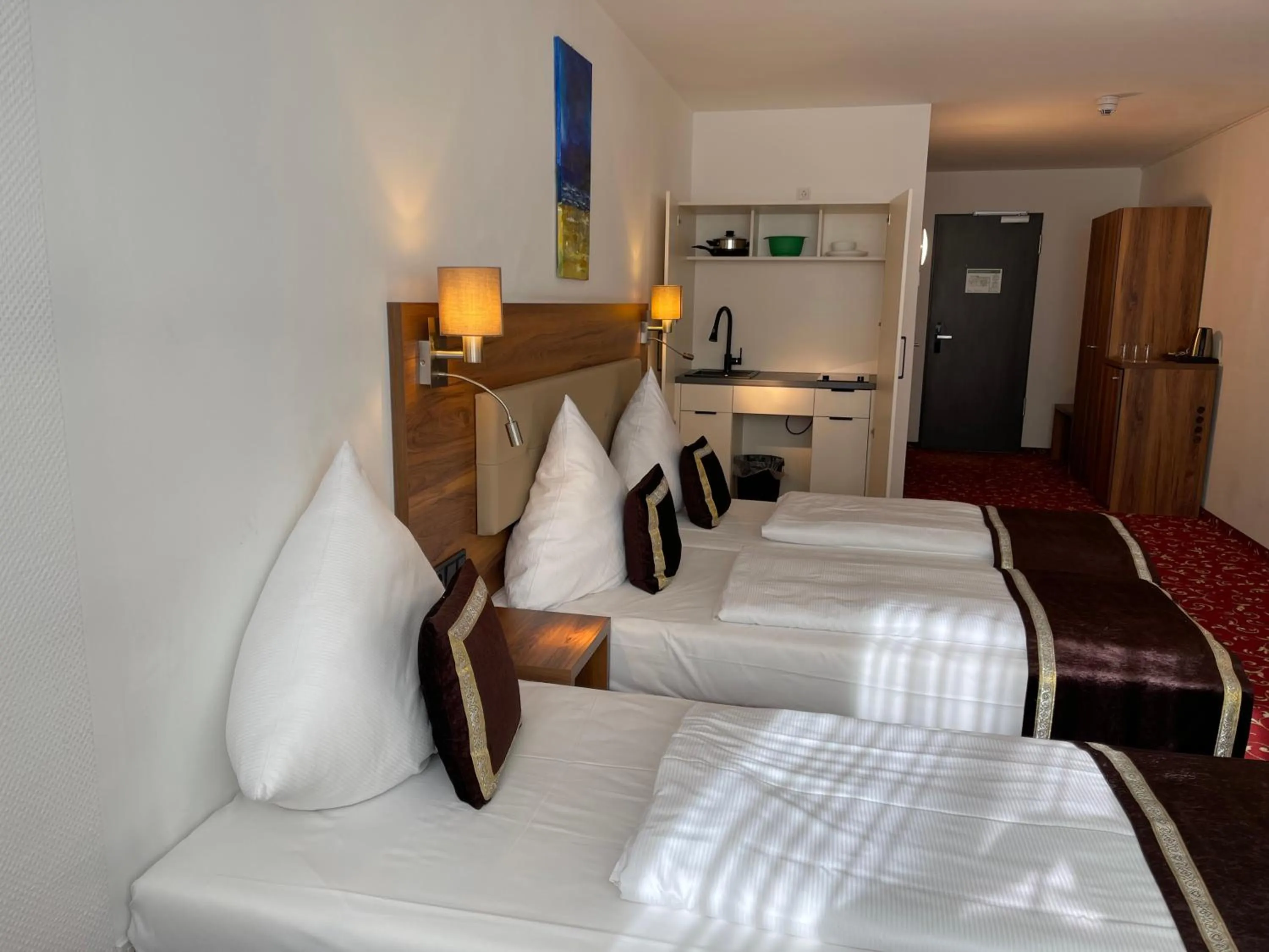 Kitchen or kitchenette, Bed in Hotel Luna