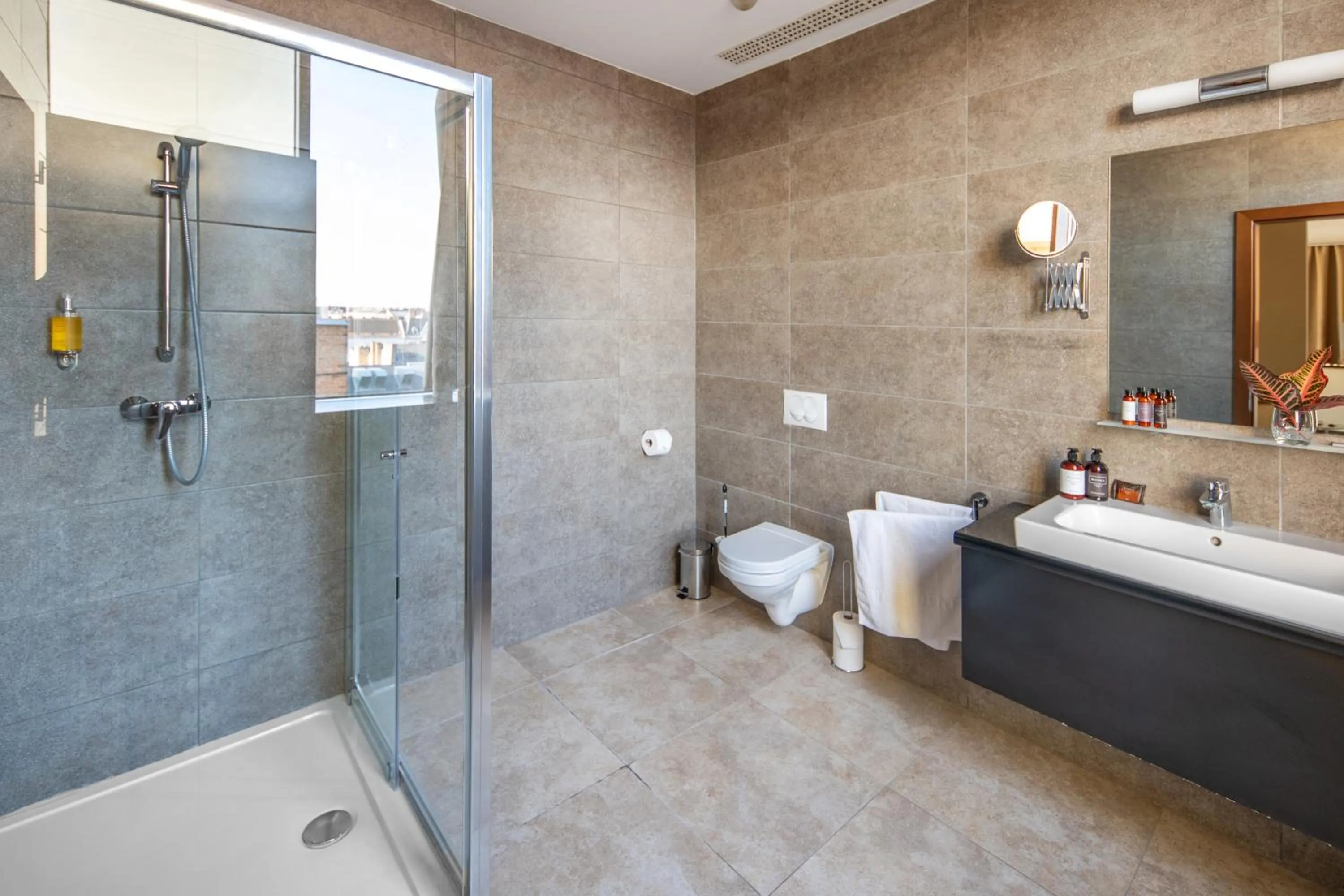 Bathroom in Hotel President