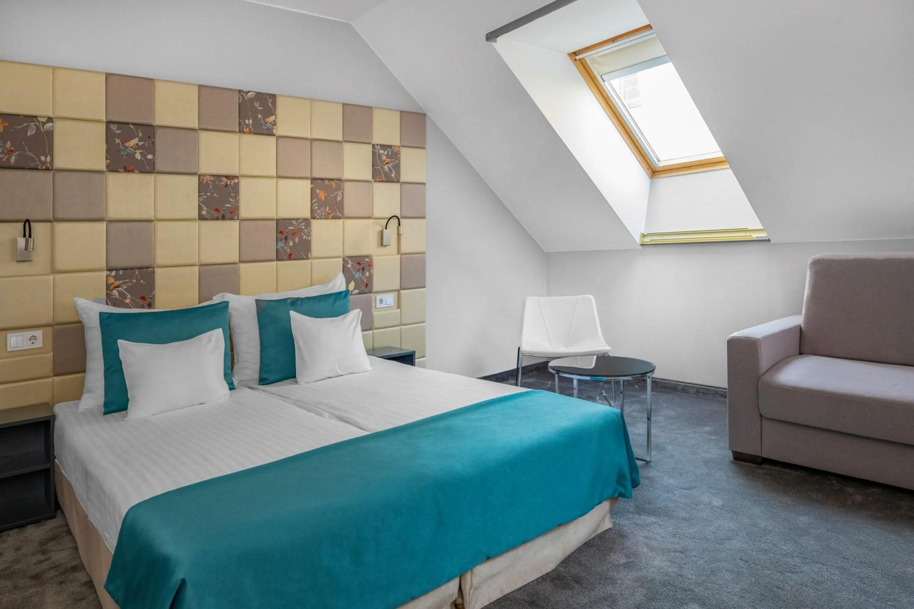 Bedroom, Bed in Hotel President