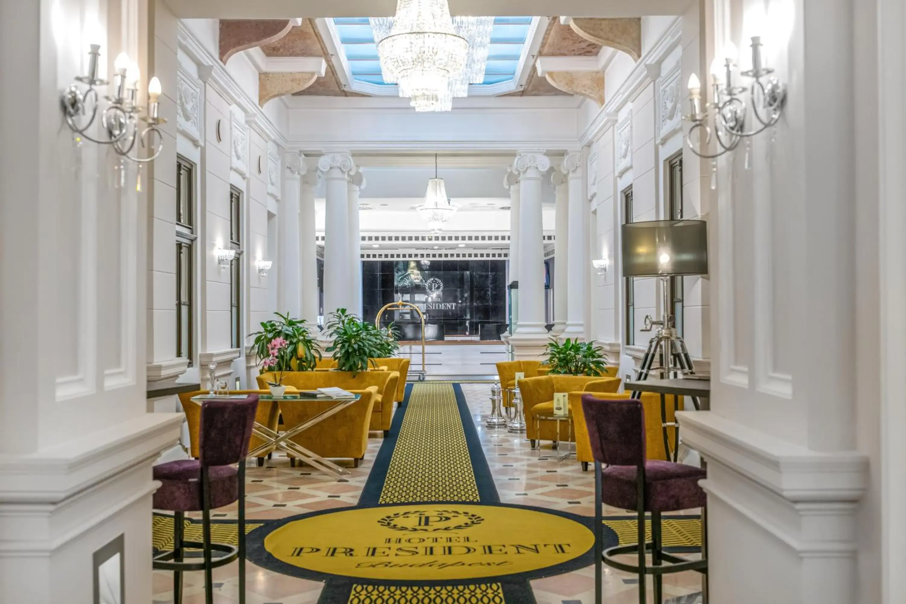 Lobby or reception in Hotel President Lobby or reception in Hotel President