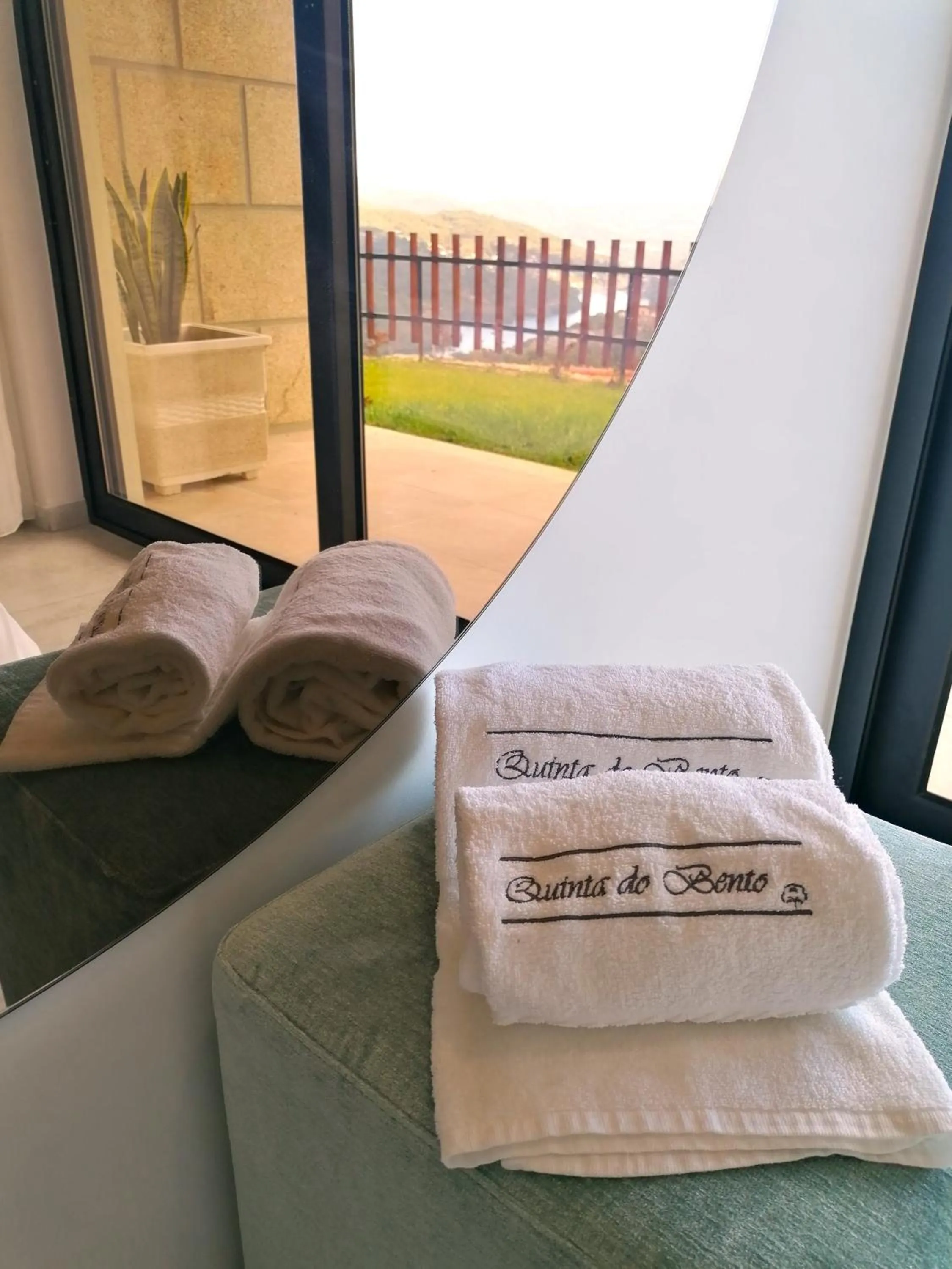 Property building, Bed in Quinta do Bento