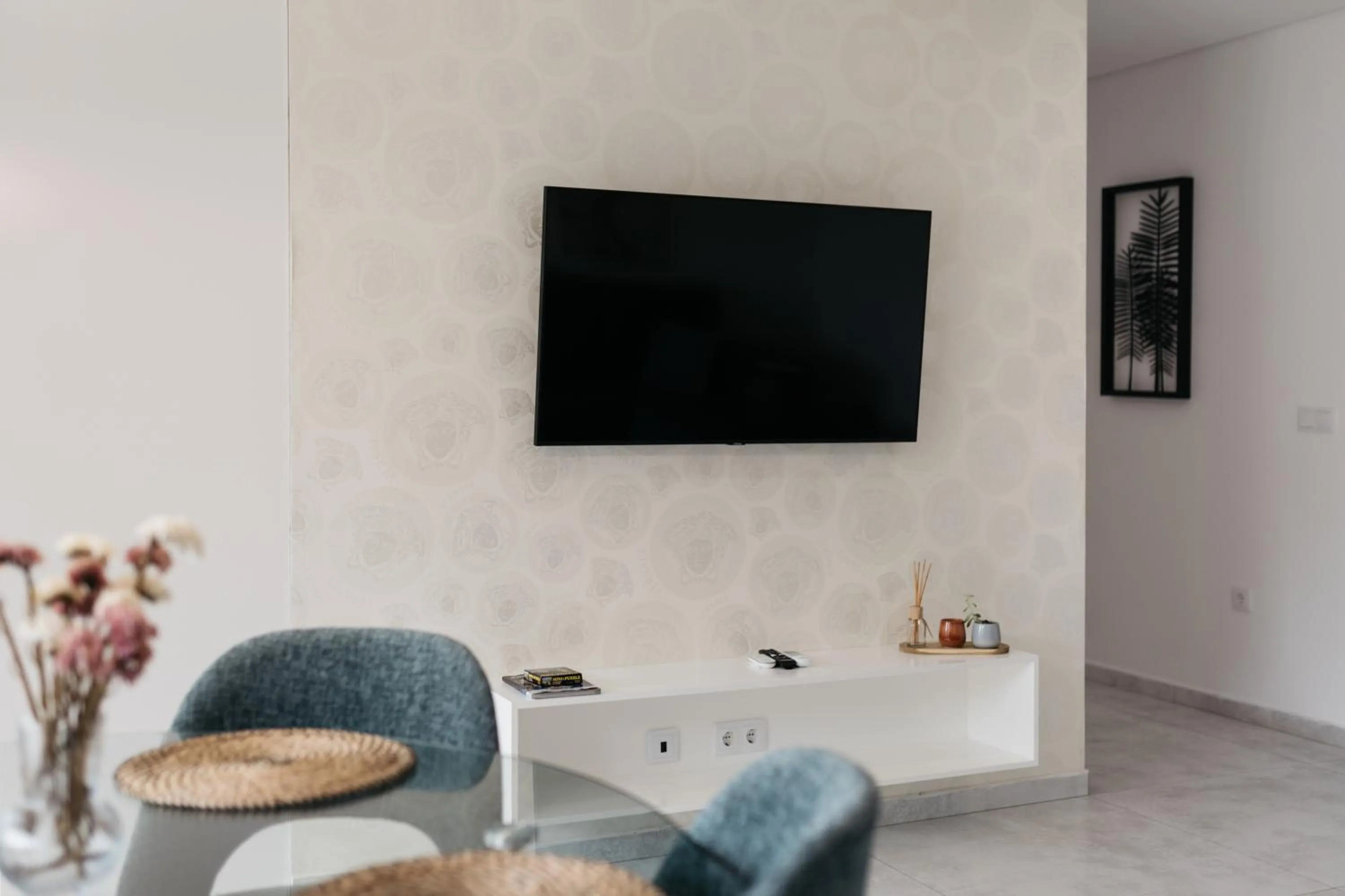 Communal lounge/ TV room in Quinta do Bento