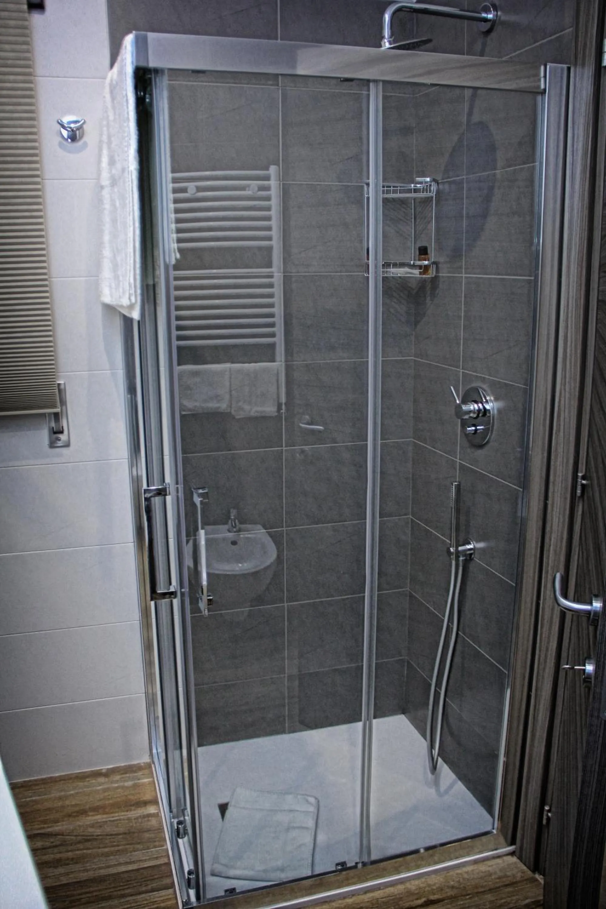 Shower in B&B ViaBrin 32