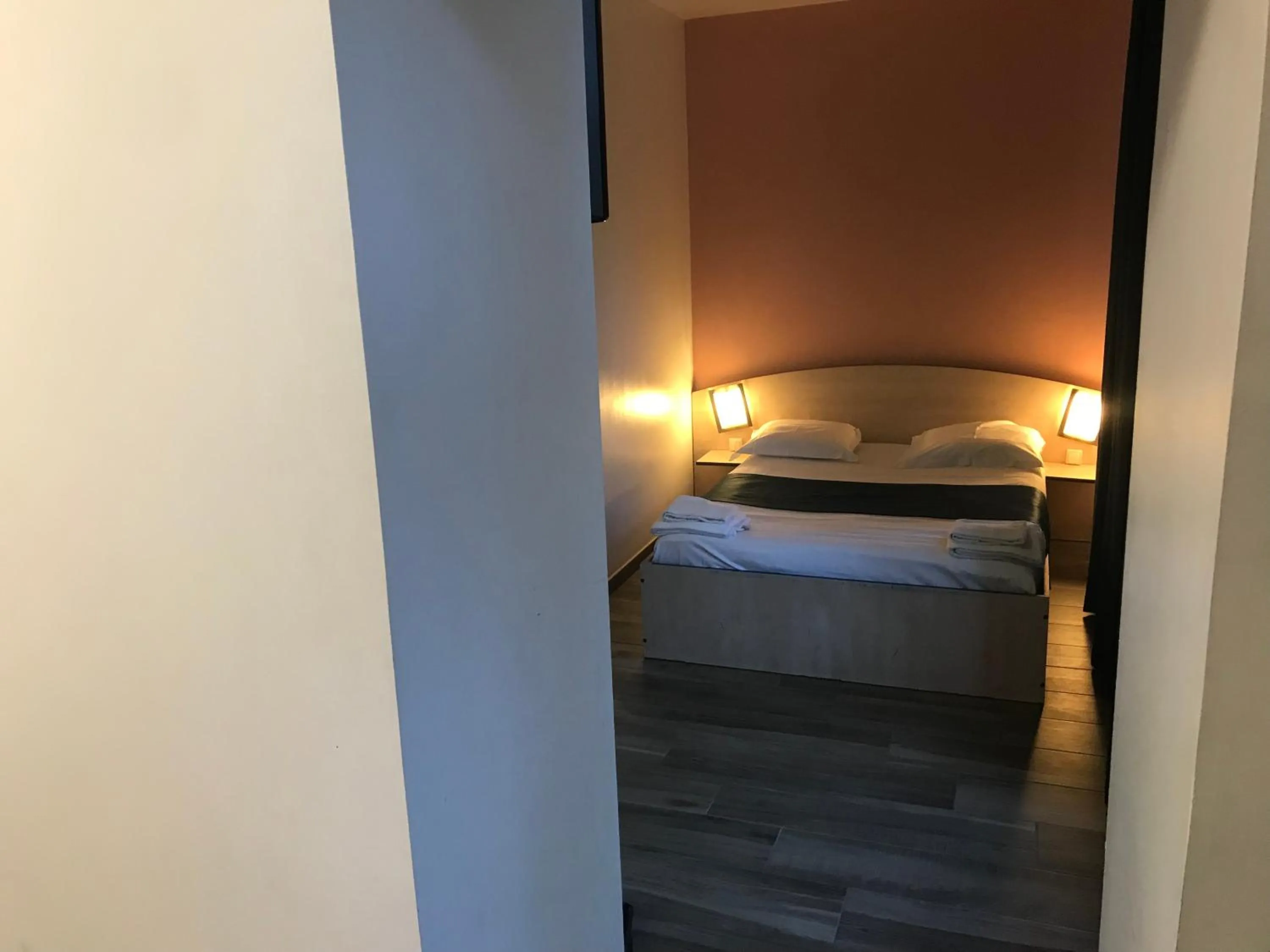 Bed in Hotel César Centre-ville Gare Charleville-Mézières