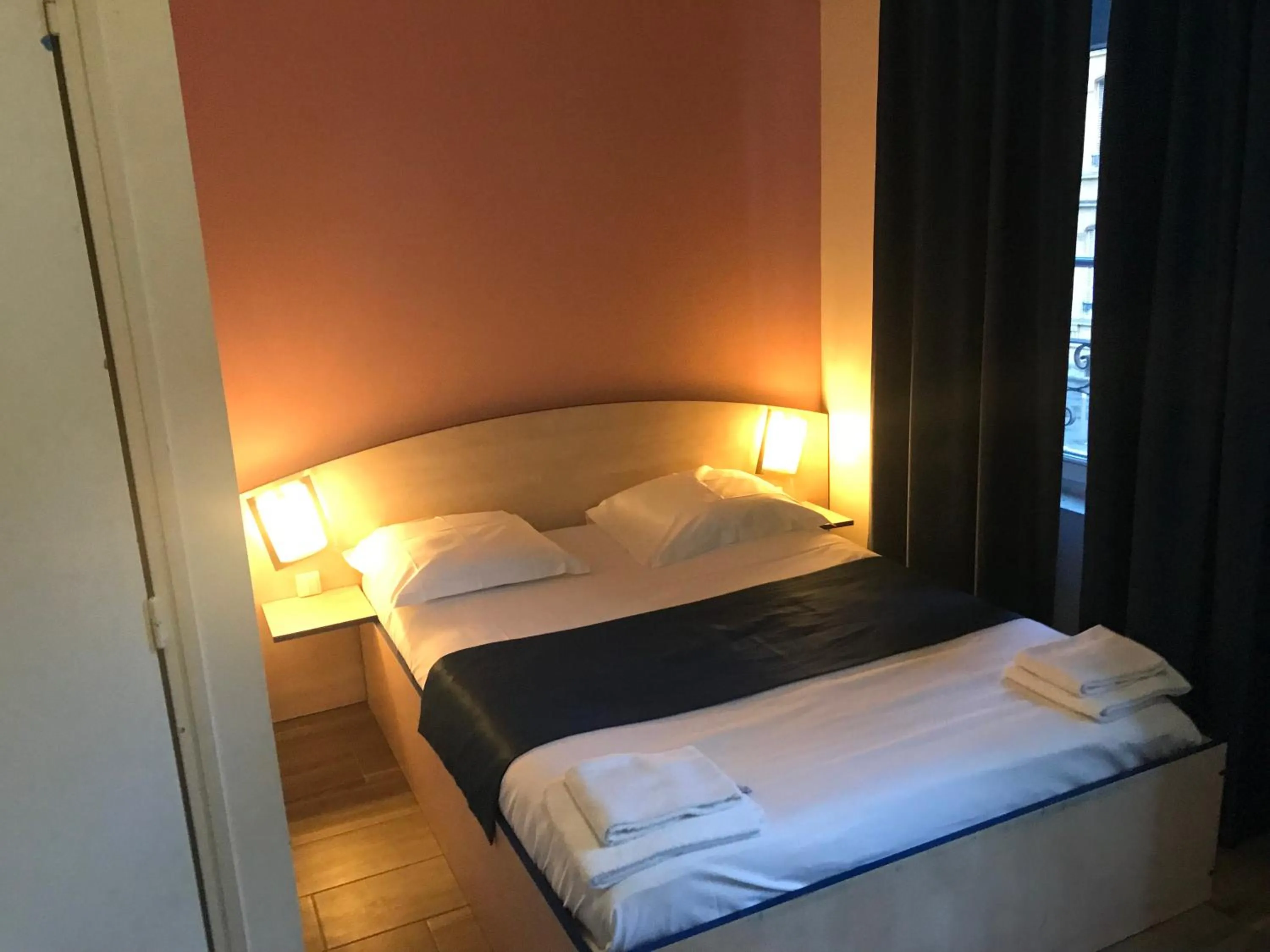 Bed in Hotel César Centre-ville Gare Charleville-Mézières